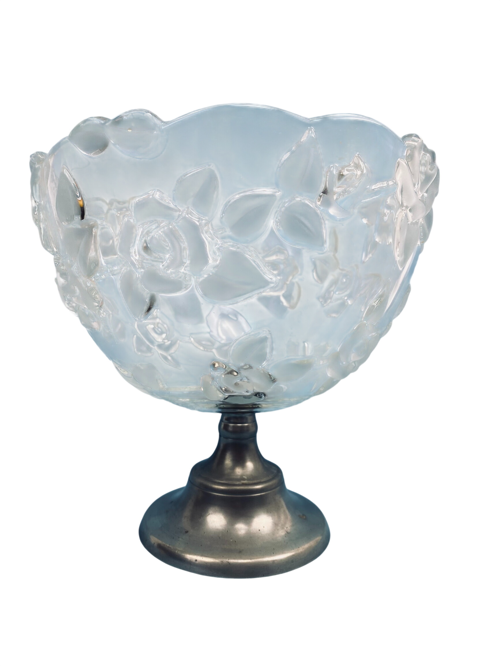 Acheter Superbe centre de table vintage - (50/70) Coupe en verre dépoli&Pied étain 97% Bon état - 38,00 € Superbe centre de table vintage - (50/70) Coupe en verre dépoli&Pied étain 97% Bon état reconditionné disponible sur Label Emmaüs