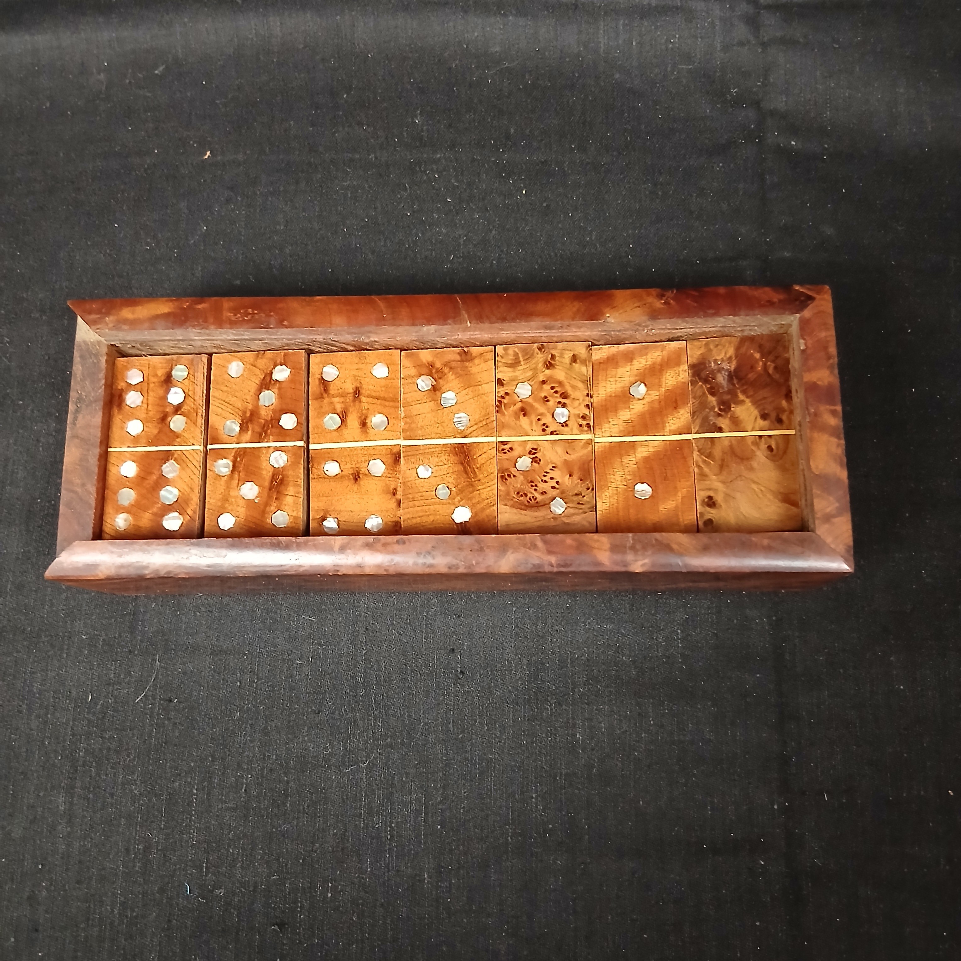 Voir photo 3 de Superbe jeu de domino en bois de loupe d orme Superbe jeu de domino en bois de loupe d orme Bon état reconditionné photo 3