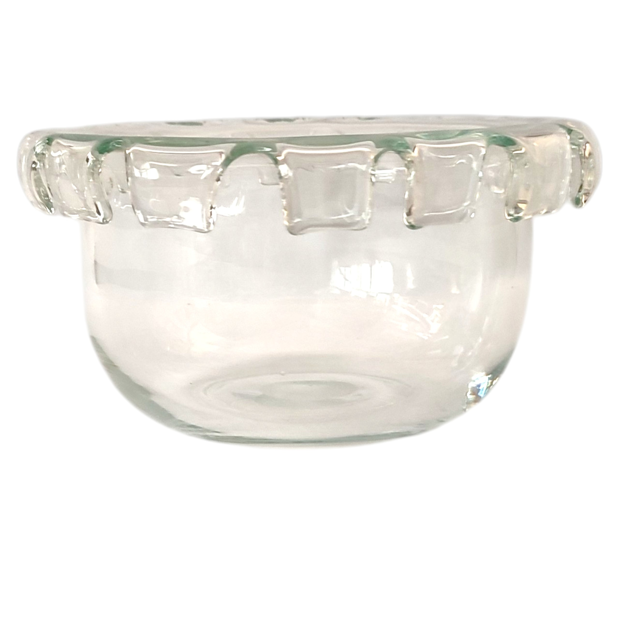 Acheter Superbe récipient (vide-poche, saladier, seau à glaçons...) en verre soufflé. État correct - 29,00 € Superbe récipient (vide-poche, saladier, seau à glaçons...) en verre soufflé. État correct reconditionné disponible sur Label Emmaüs