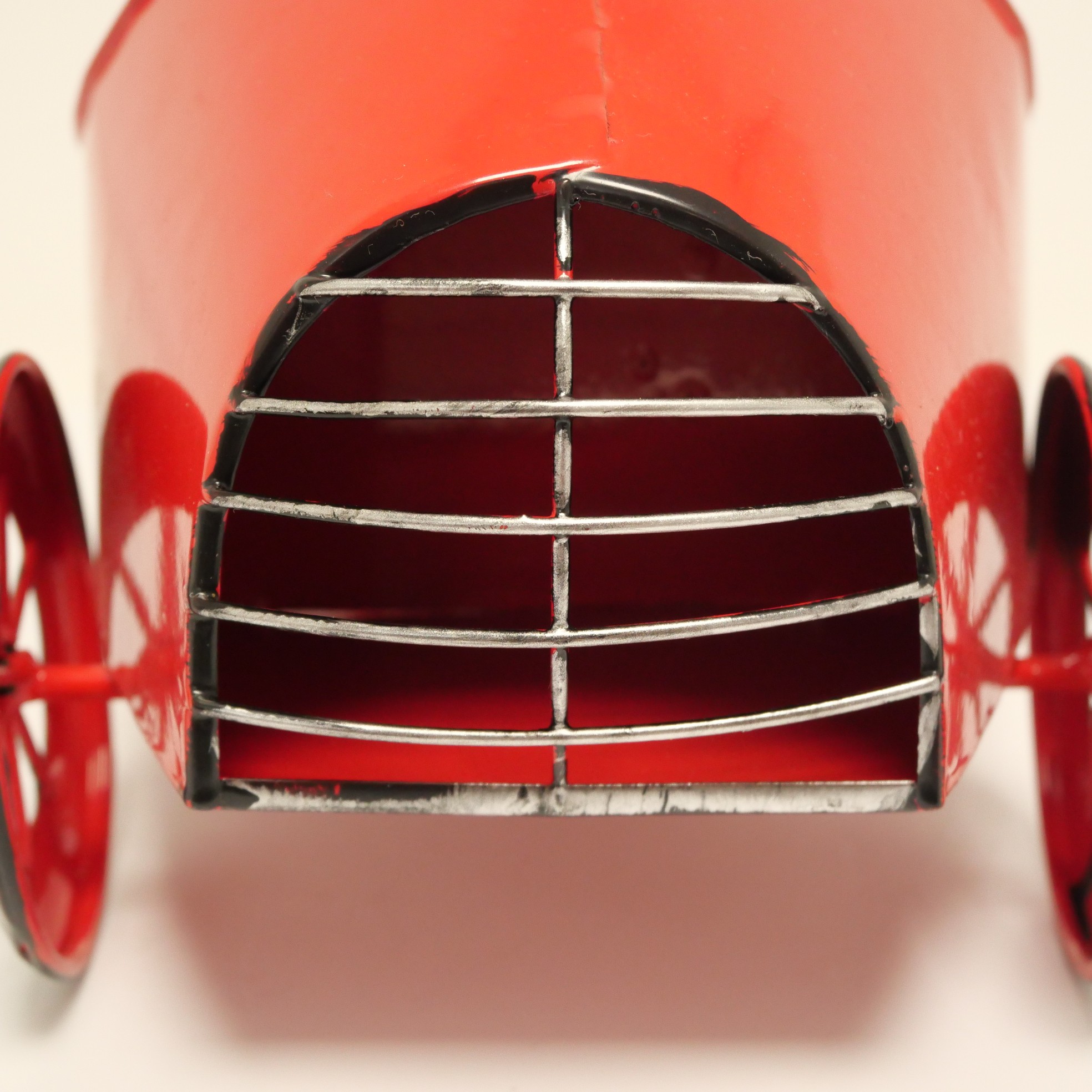 Voir photo 6 de Superbe Voiture Ancienne Miniature en Métal Rouge Superbe Voiture Ancienne Miniature en Métal Rouge Bon état reconditionné photo 6