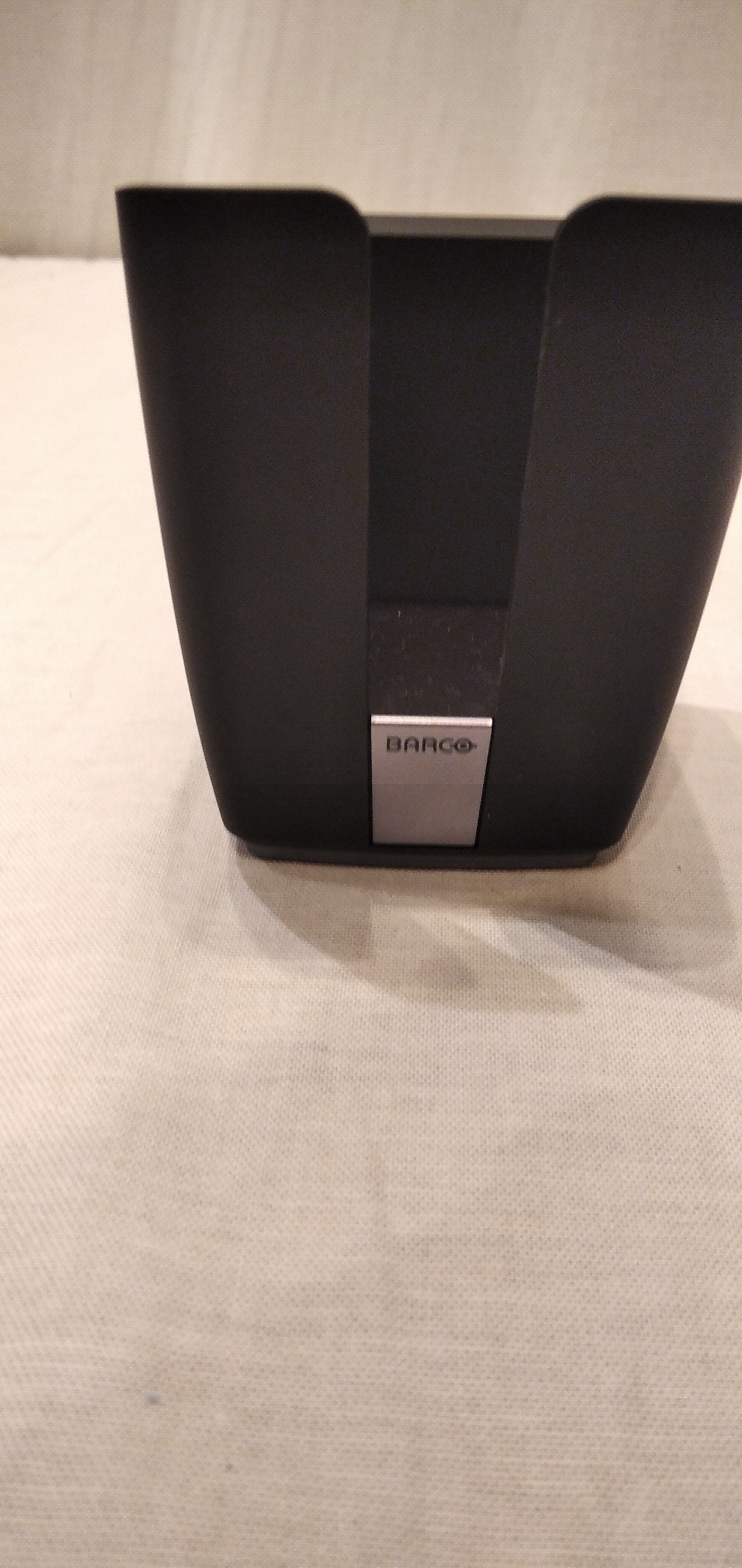 Voir photo 3 de Support de rangement Barco Clickshare Tray R9861500T01 Support de rangement Barco Clickshare Tray R9861500T01 Très bon état reconditionné photo 3
