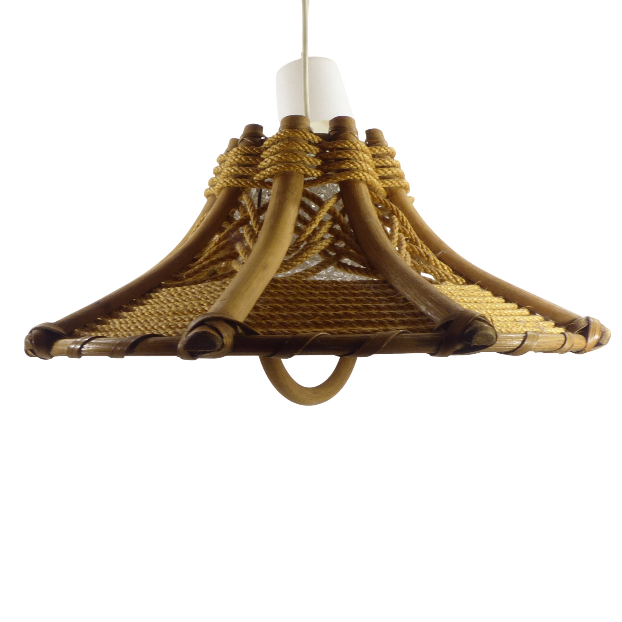 Acheter Suspension en bambou et cordes - Dans le goût de Louis Sognot Bon état - 110,00 € Suspension en bambou et cordes - Dans le goût de Louis Sognot Bon état reconditionné disponible sur Label Emmaüs