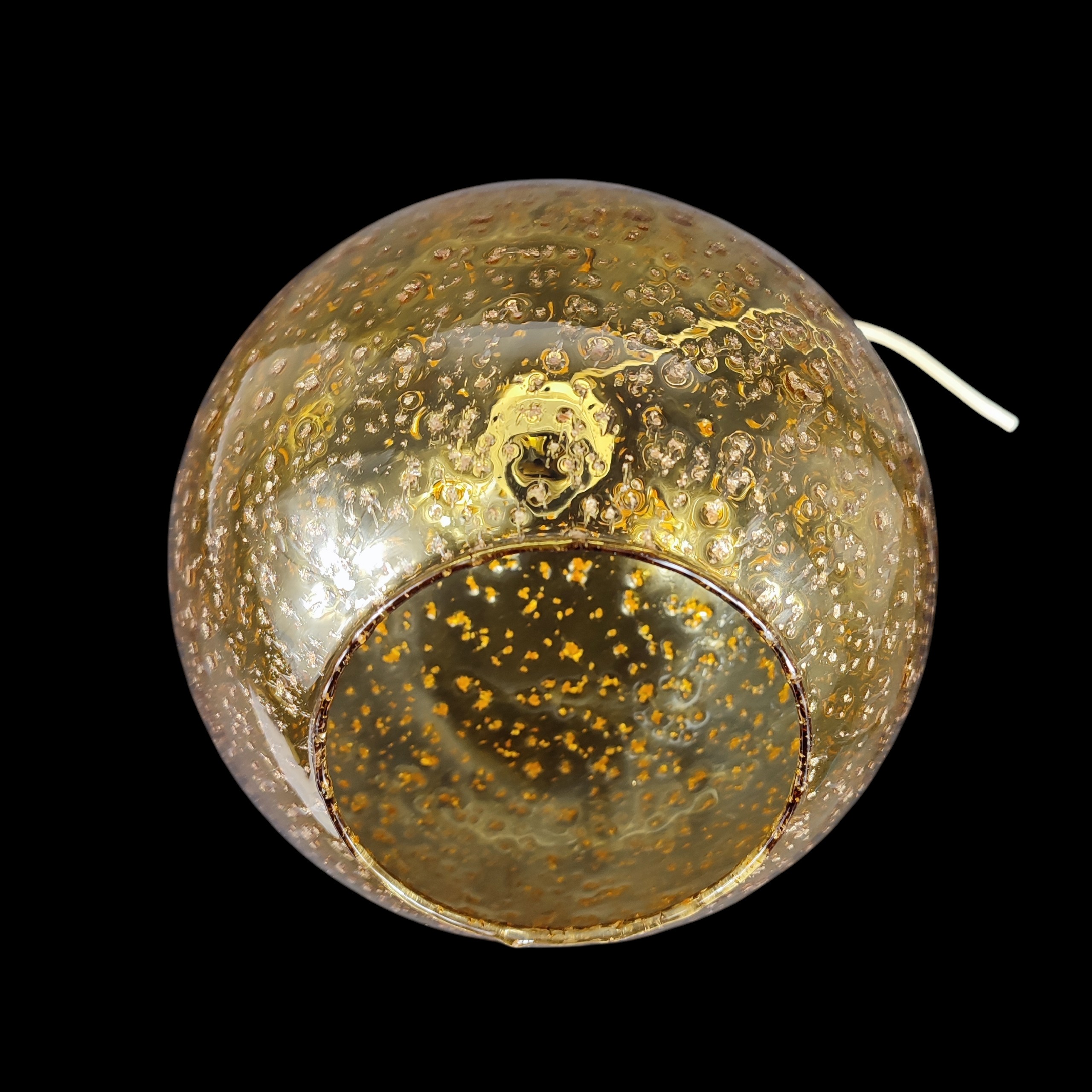 Voir photo 8 de Suspension globe vintage en verre bullé ambré avec incrustations de paillettes dorées Suspension globe vintage en verre bullé ambré avec incrustations de paillettes dorées Bon état reconditionné photo 8