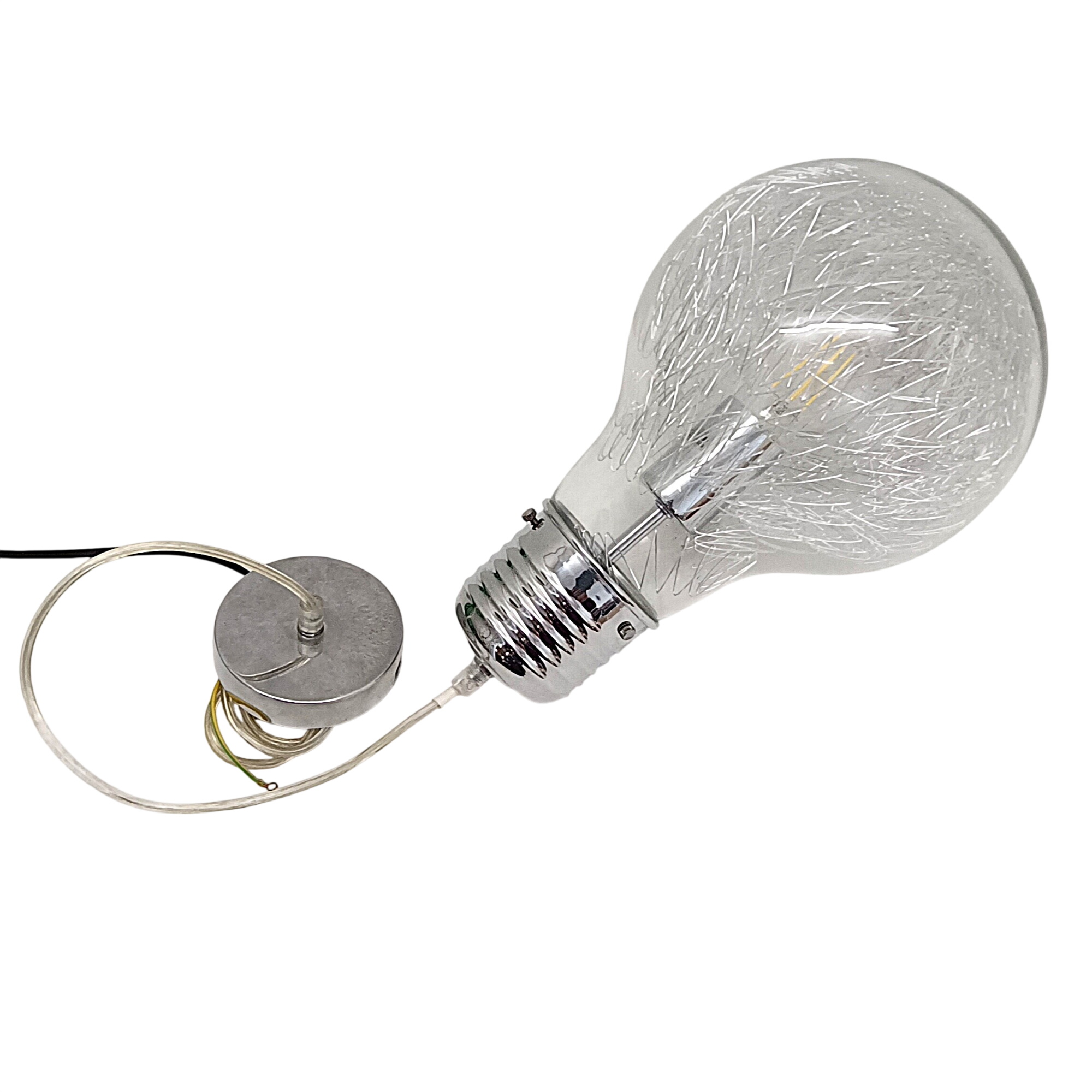 Acheter Suspension Globo Lighting en verre et métal Très bon état - 21,00 € Suspension Globo Lighting en verre et métal Très bon état reconditionné disponible sur Label Emmaüs