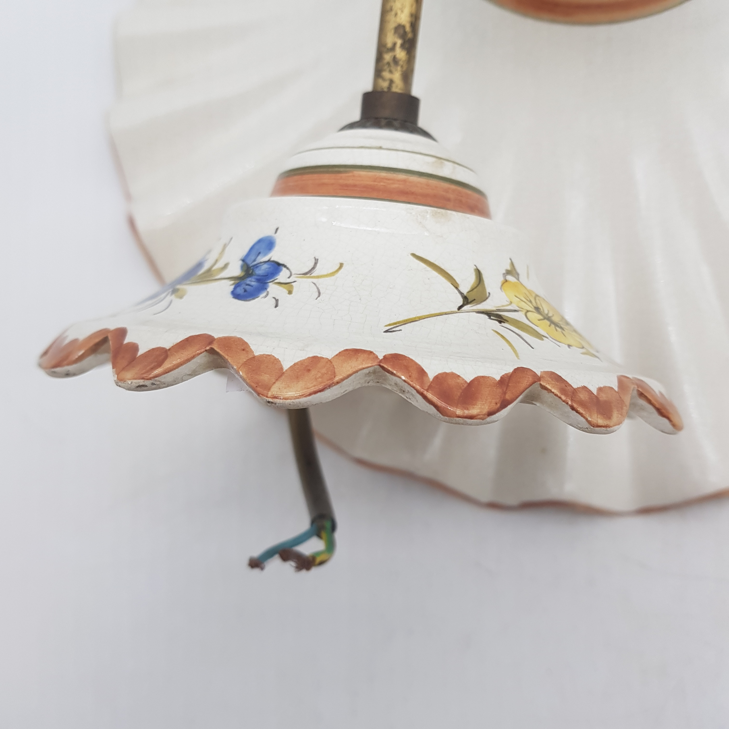 Voir photo 3 de Suspension vintage en céramique ondulé, aux motifs floraux Suspension vintage en céramique ondulé, aux motifs floraux reconditionné photo 3