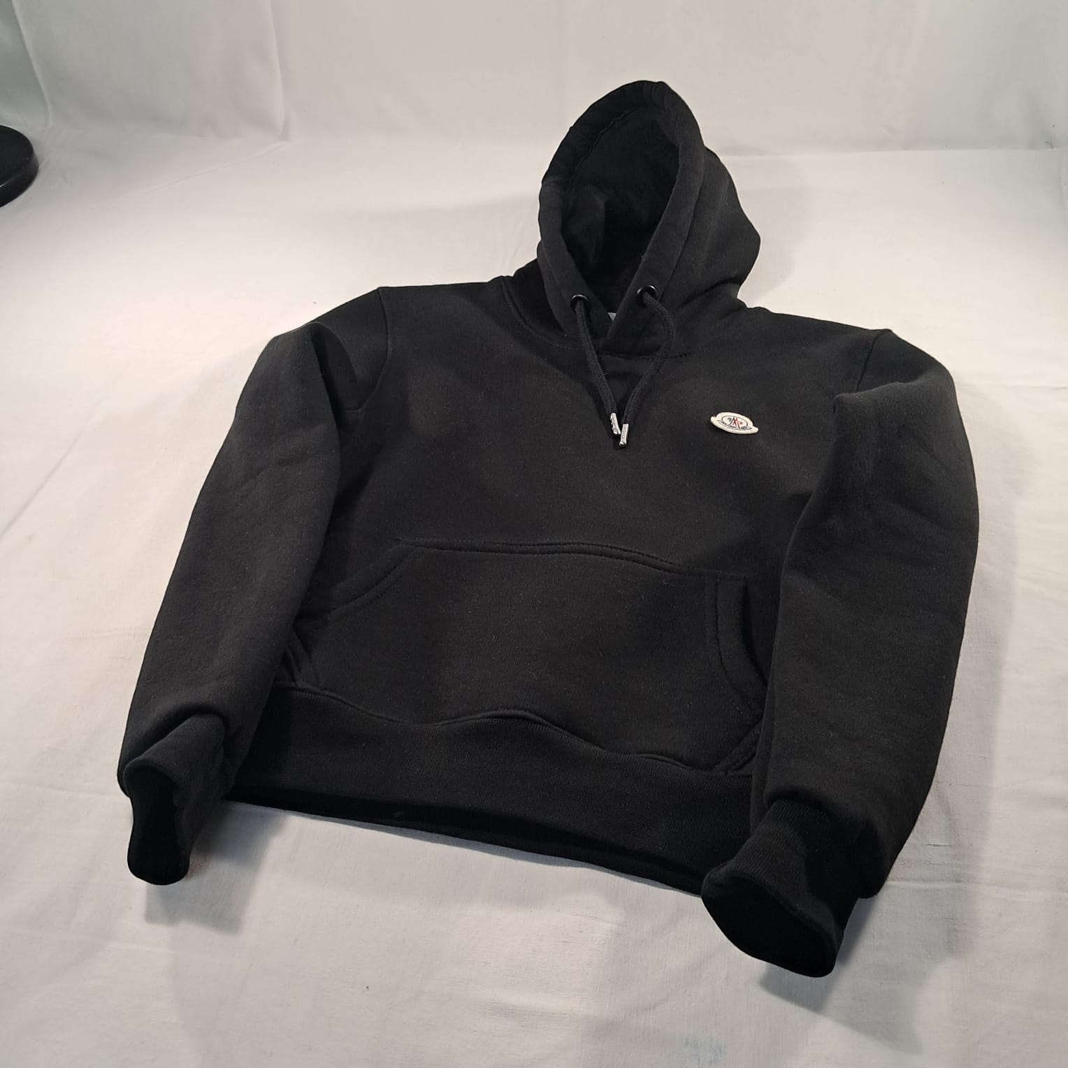Voir photo 2 de Sweat à capuche Moncler noir taille 6 ans Sweat à capuche Moncler noir taille 6 ans Très bon état reconditionné photo 2