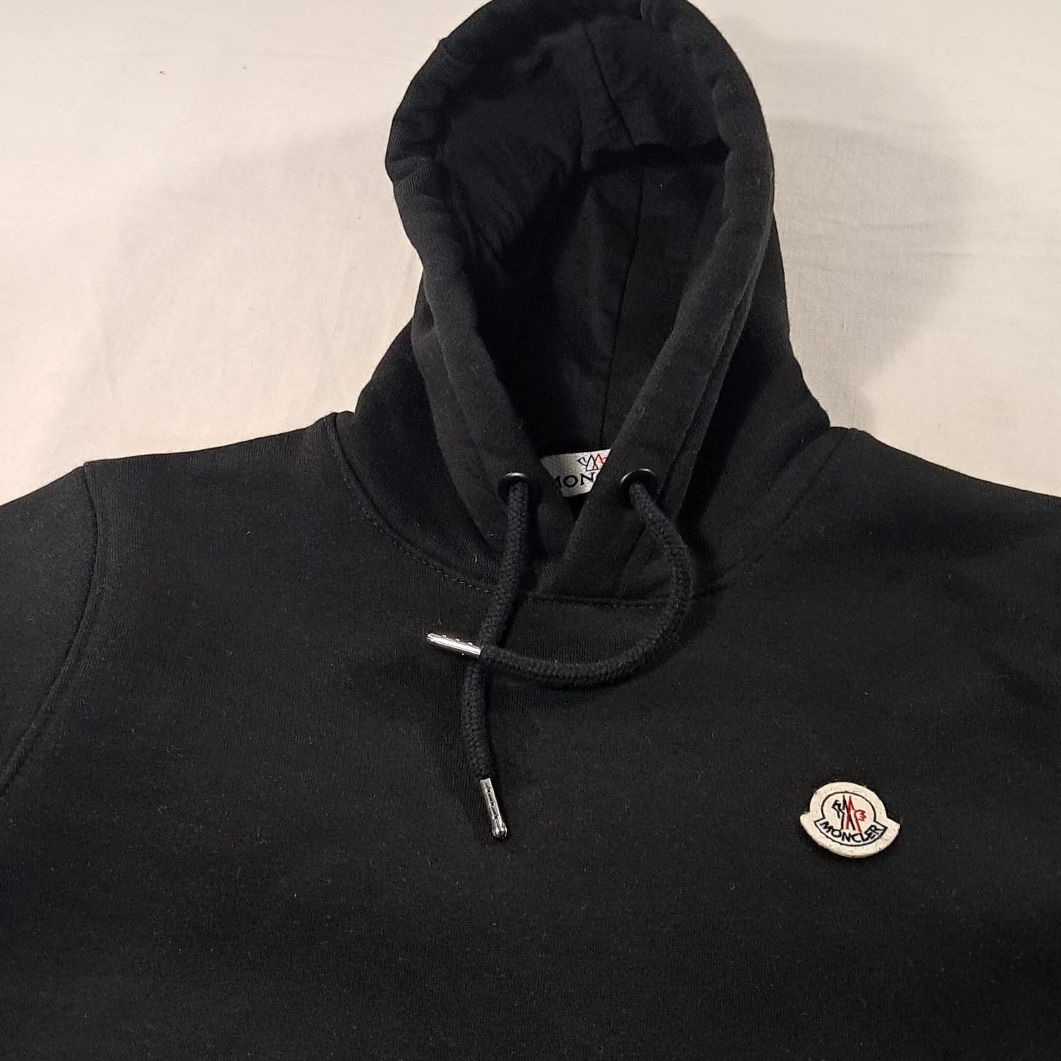 Voir photo 4 de Sweat à capuche Moncler noir taille 6 ans Sweat à capuche Moncler noir taille 6 ans Très bon état reconditionné photo 4