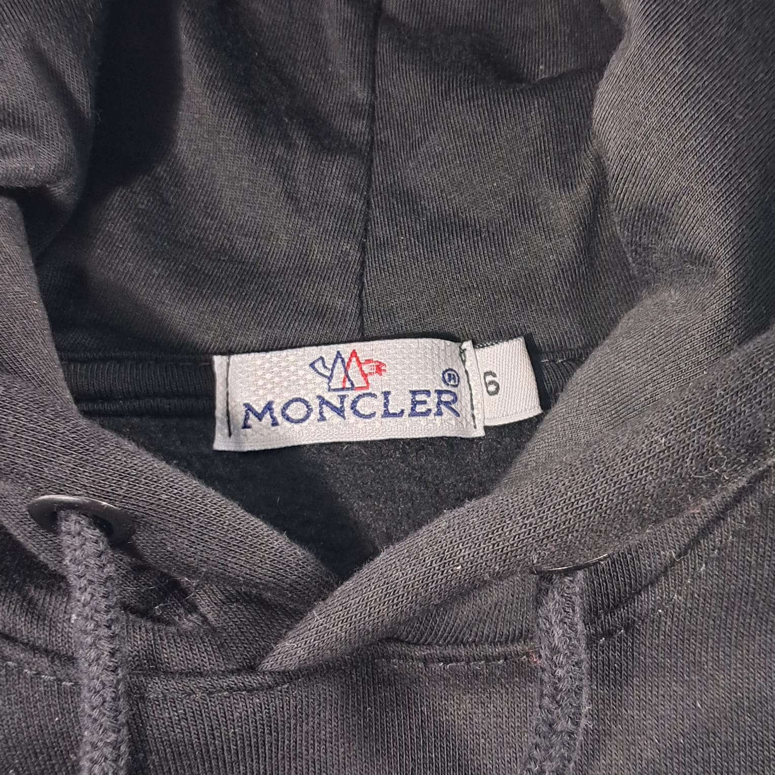 Voir photo 5 de Sweat à capuche Moncler noir taille 6 ans Sweat à capuche Moncler noir taille 6 ans Très bon état reconditionné photo 5