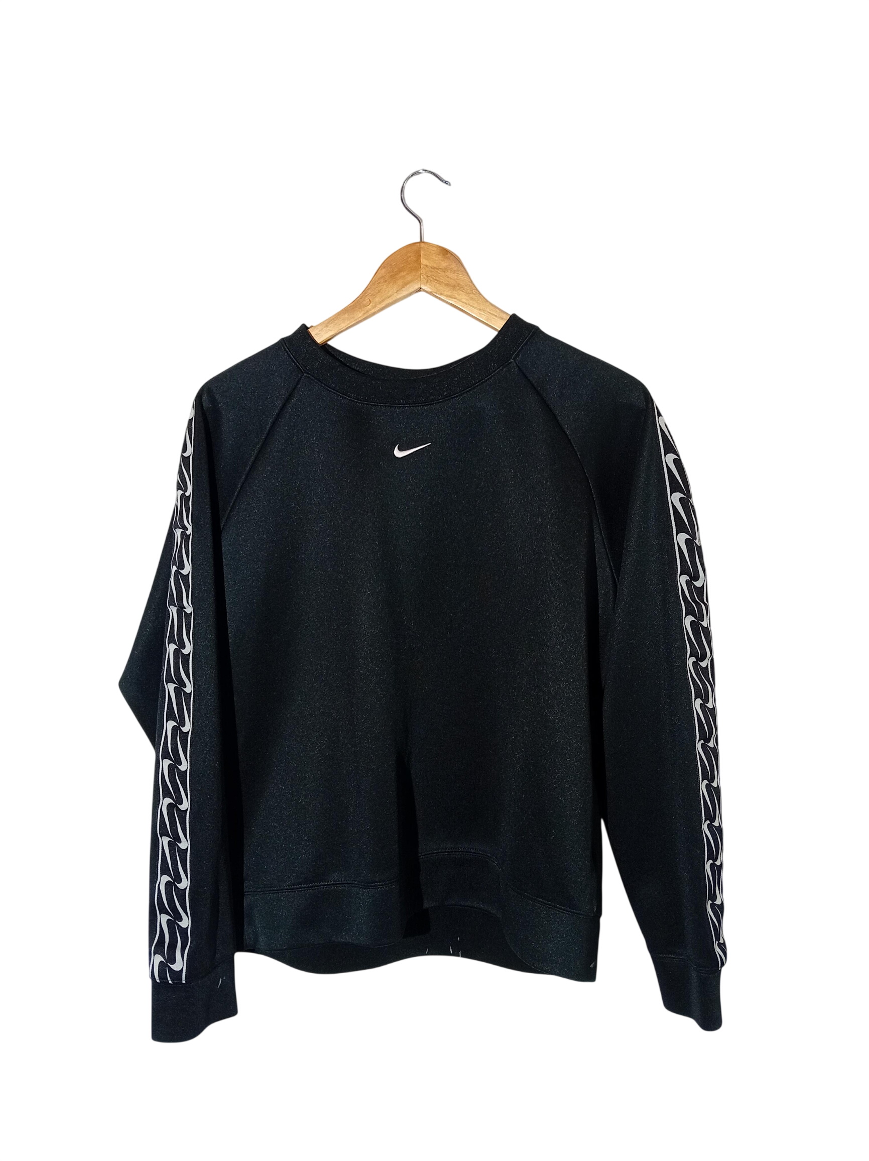 Acheter Sweat Nike Noir Bandes Logo Swoosh M (T5584) Très bon état - 20,00 € Sweat Nike Noir Bandes Logo Swoosh M (T5584) Très bon état reconditionné disponible sur Label Emmaüs