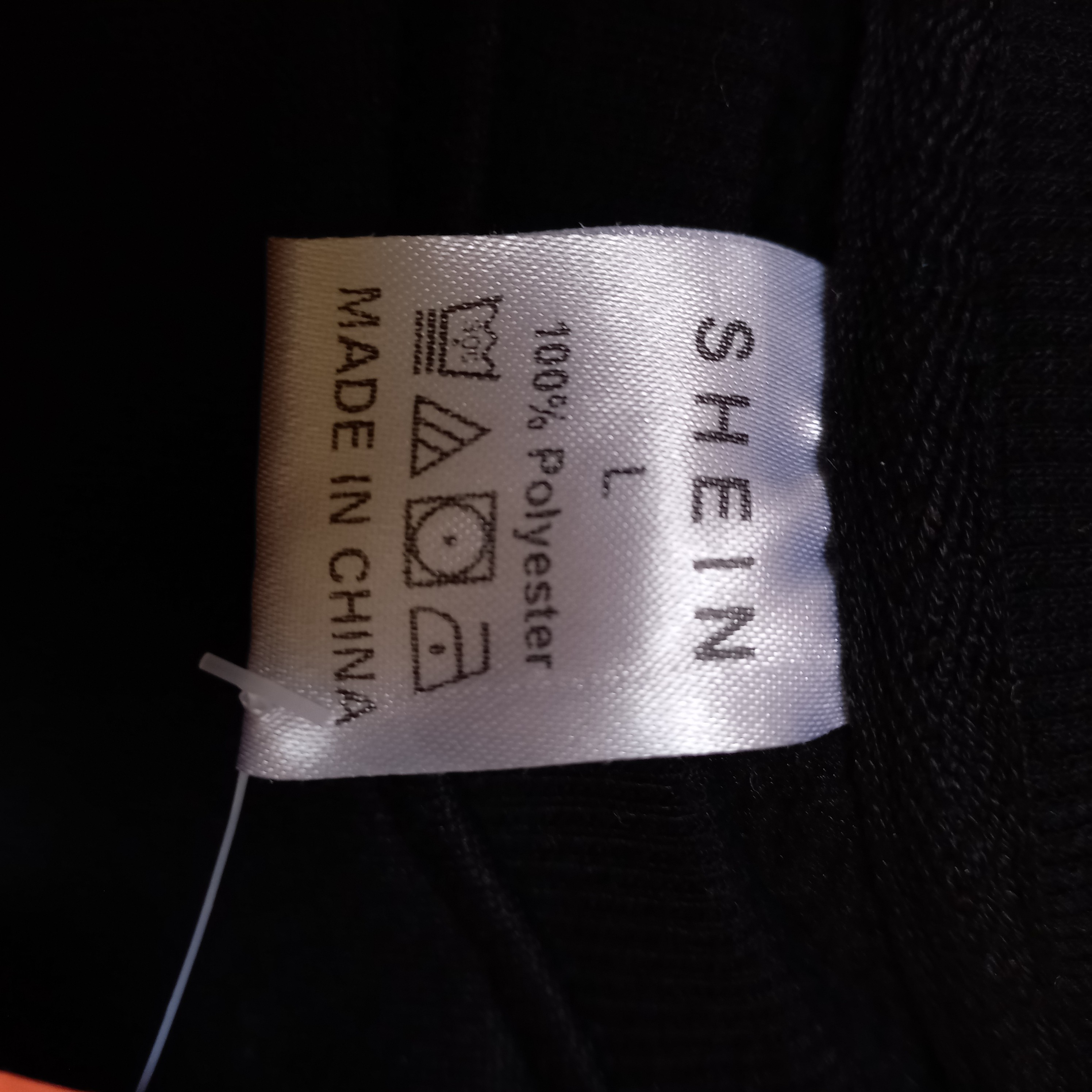 Voir photo 4 de Sweat noir écritures léopard et blanches TL "Shein" Sweat noir écritures léopard et blanches TL "Shein" Très bon état reconditionné photo 4