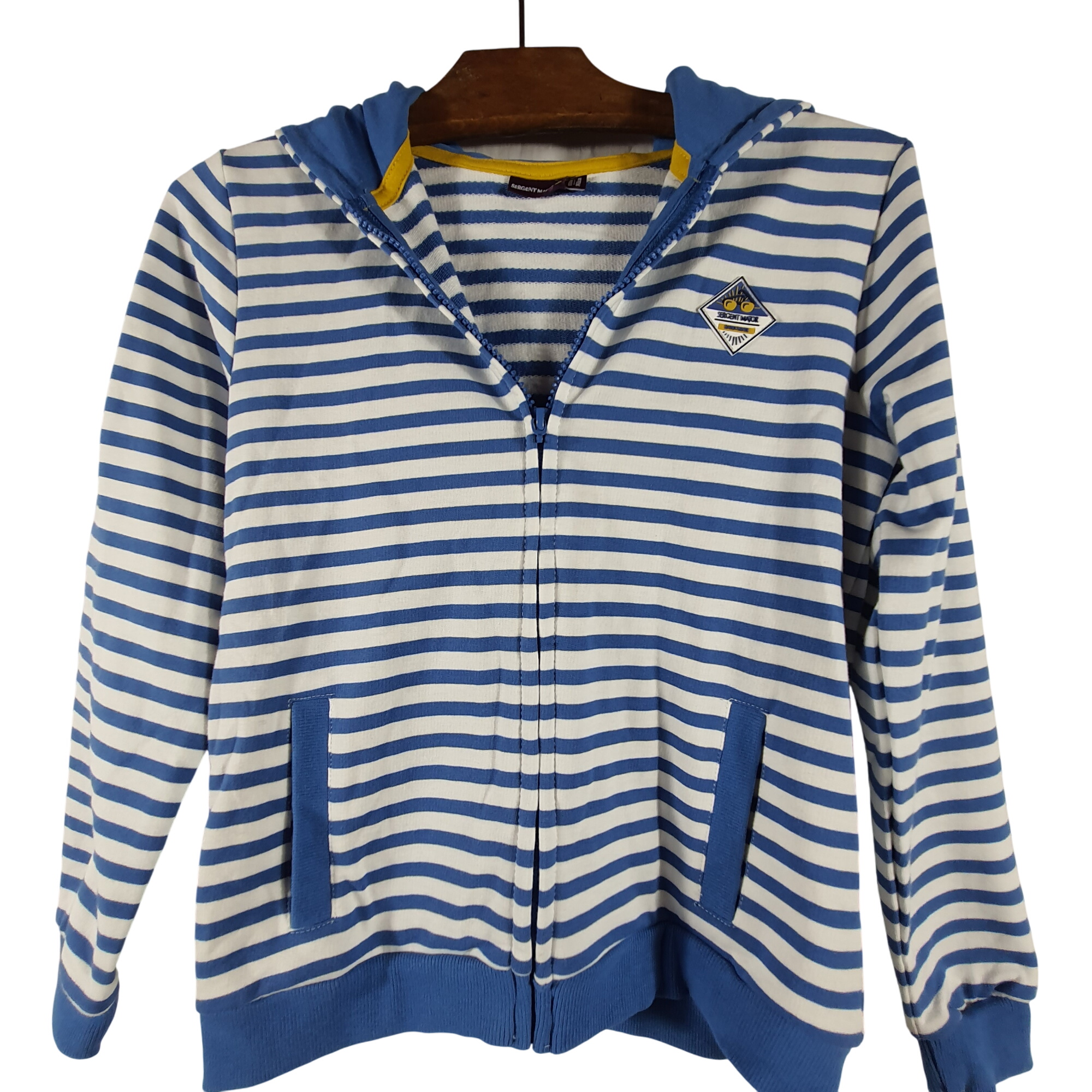 Acheter Sweat zippé à capuche, à rayures bleues et blanches - Sergent Major - 10 ans Très bon état - 10,30 € Sweat zippé à capuche, à rayures bleues et blanches - Sergent Major - 10 ans Très bon état reconditionné disponible sur Label Emmaüs