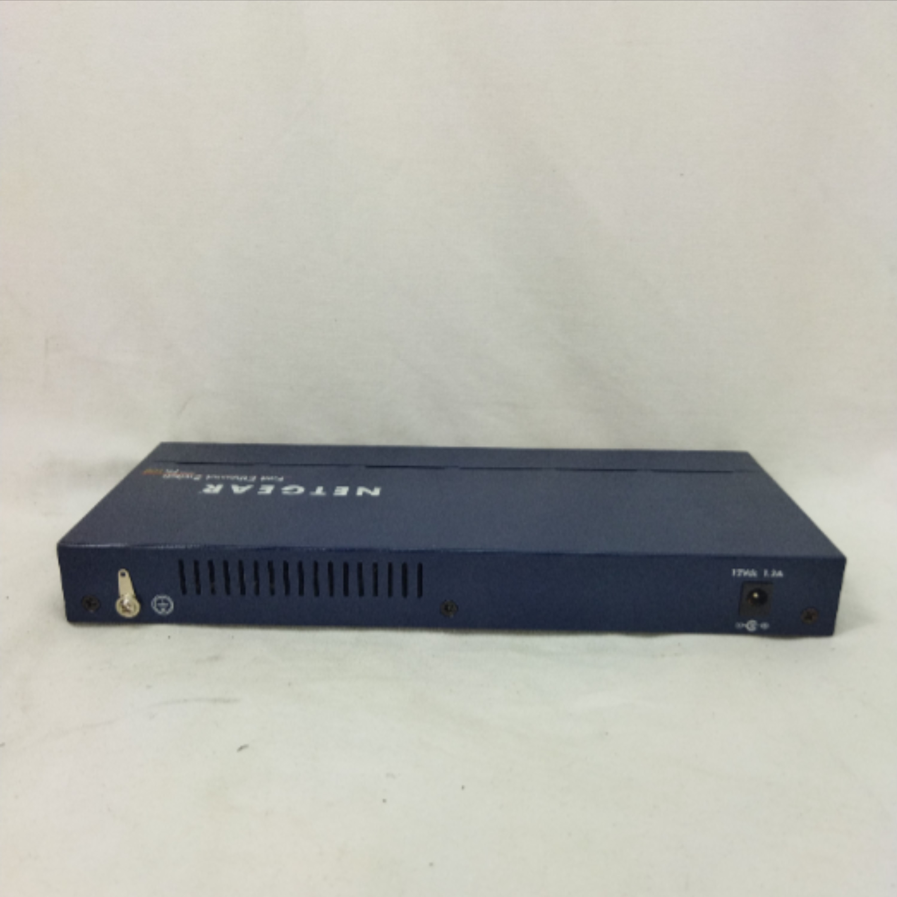 Voir photo 3 de Switch Fast Ethernet Netgear FS108 8 Ports 10/100Mbps Plug-N-Play sans chargeur Switch Fast Ethernet Netgear FS108 8 Ports 10/100Mbps Plug-N-Play sans chargeur Très bon état reconditionné photo 3
