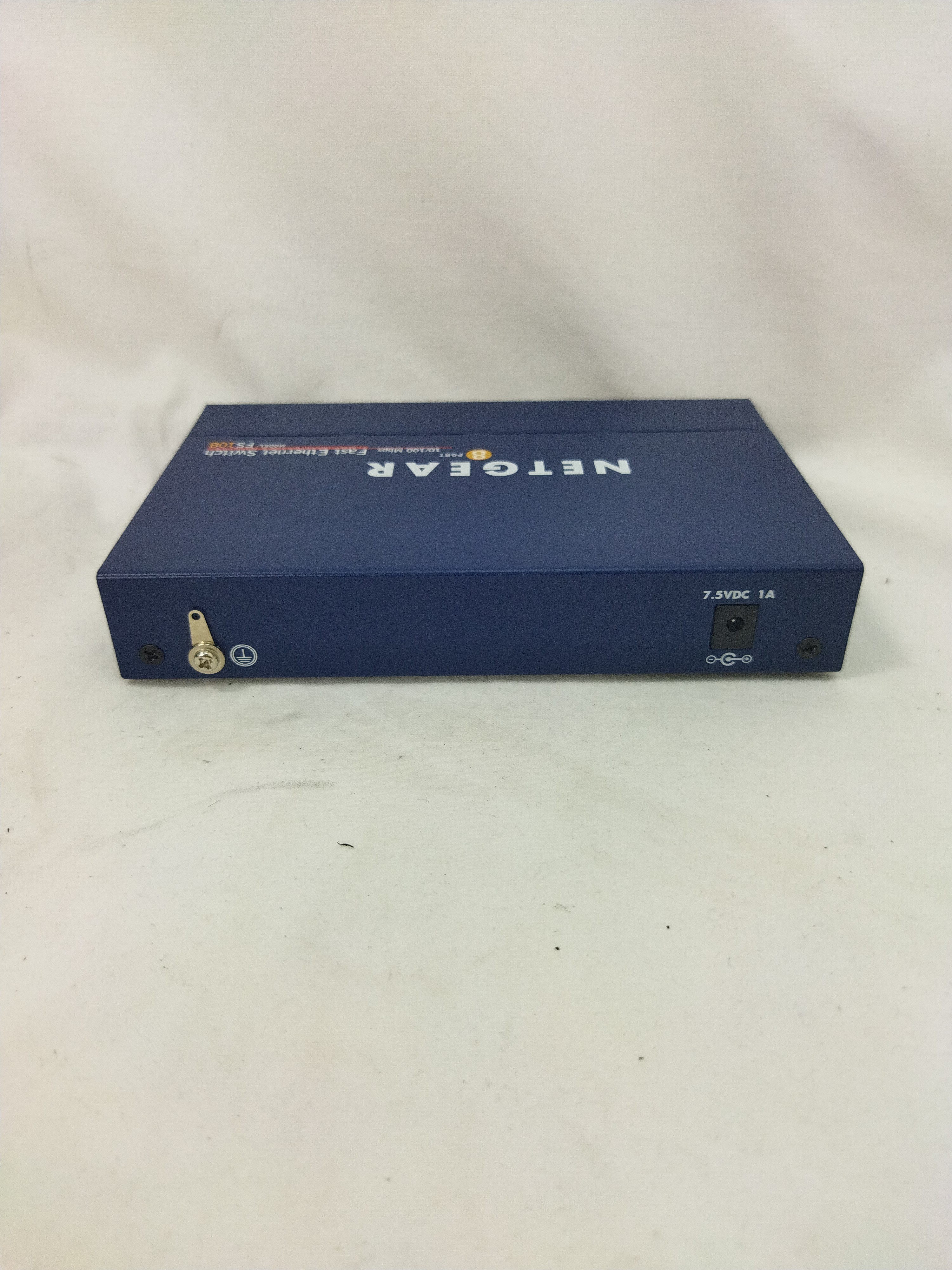 Voir photo 3 de Switch Fast Ethernet Netgear FS108 v2 8 Ports 10/100 Mbps Bureau Plug-N-Play sans chargeur Switch Fast Ethernet Netgear FS108 v2 8 Ports 10/100 Mbps Bureau Plug-N-Play sans chargeur très bon état reconditionné photo 3