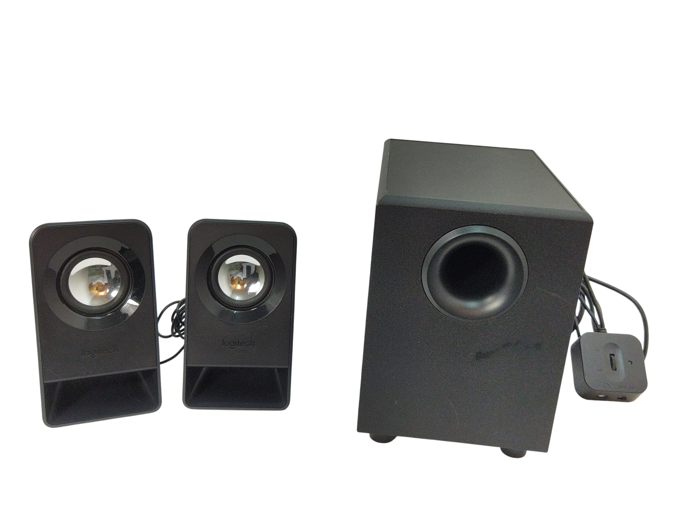 Acheter Système Haut-parleur Logitech très bon état - 19,00 € Système Haut-parleur Logitech très bon état reconditionné disponible sur Label Emmaüs