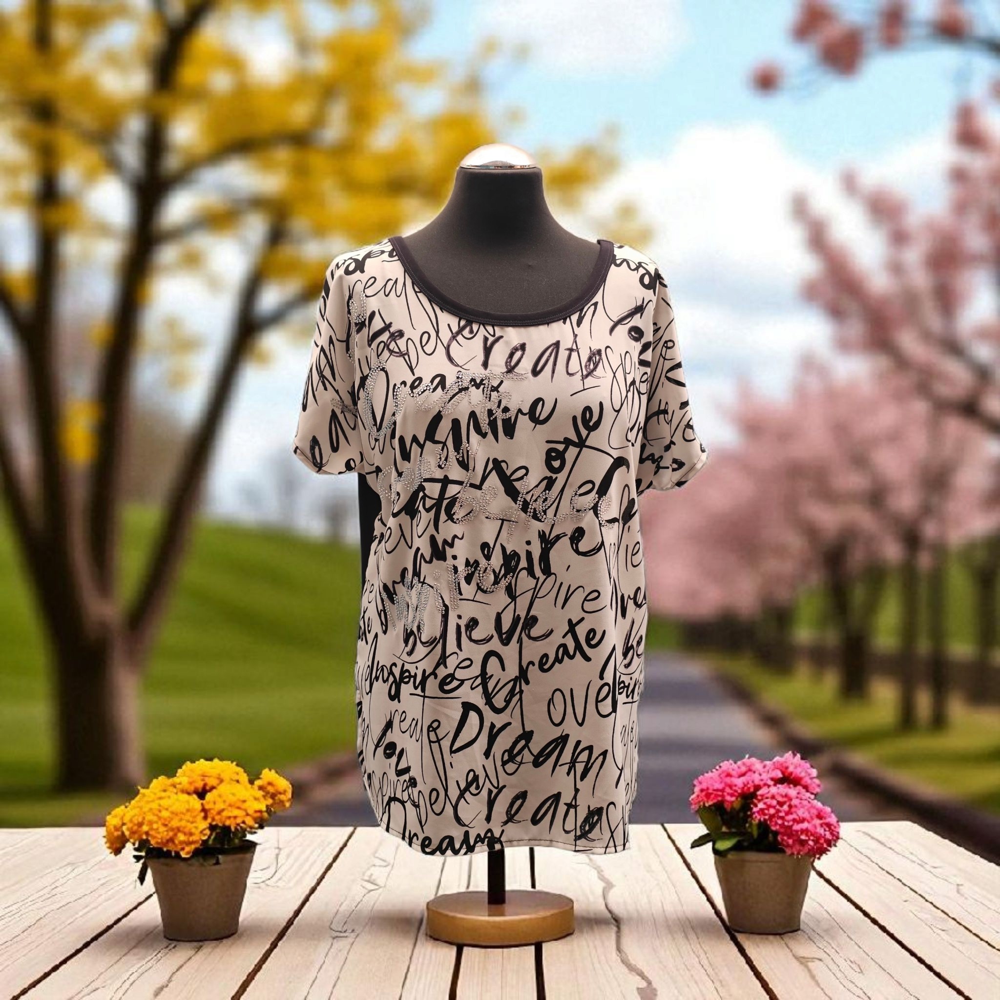 Acheter T-shirt devant imprimé noir sur blanc et paillettes, dos noir marque Joseph Ribkoff Parfait état - 10,00 € T-shirt devant imprimé noir sur blanc et paillettes, dos noir marque Joseph Ribkoff Parfait état reconditionné disponible sur Label Emmaüs