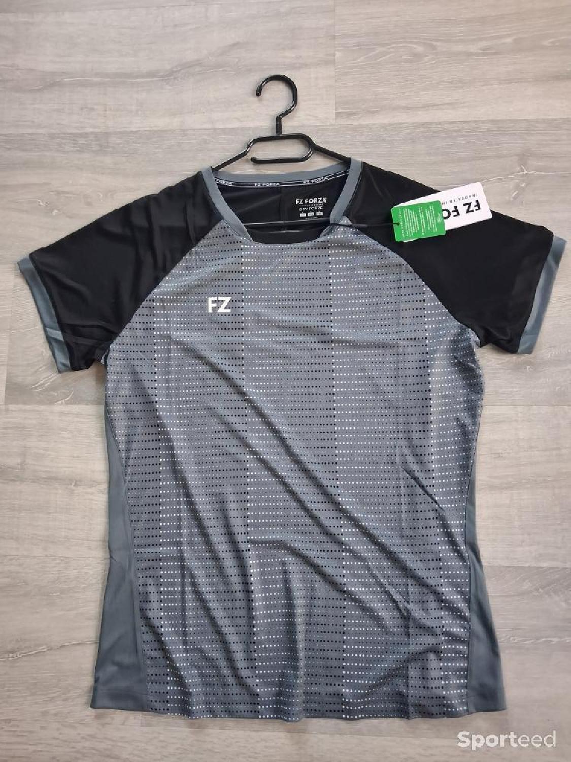 Acheter T-shirt Forza Comme neuf (c'est déjà la condition standard) - 20,00 € | Dero T-shirt Forza Comme neuf (c'est déjà la condition standard) Forza (il s'agit d'une marque de jeux reconditionné disponible sur Sporteed | Dero