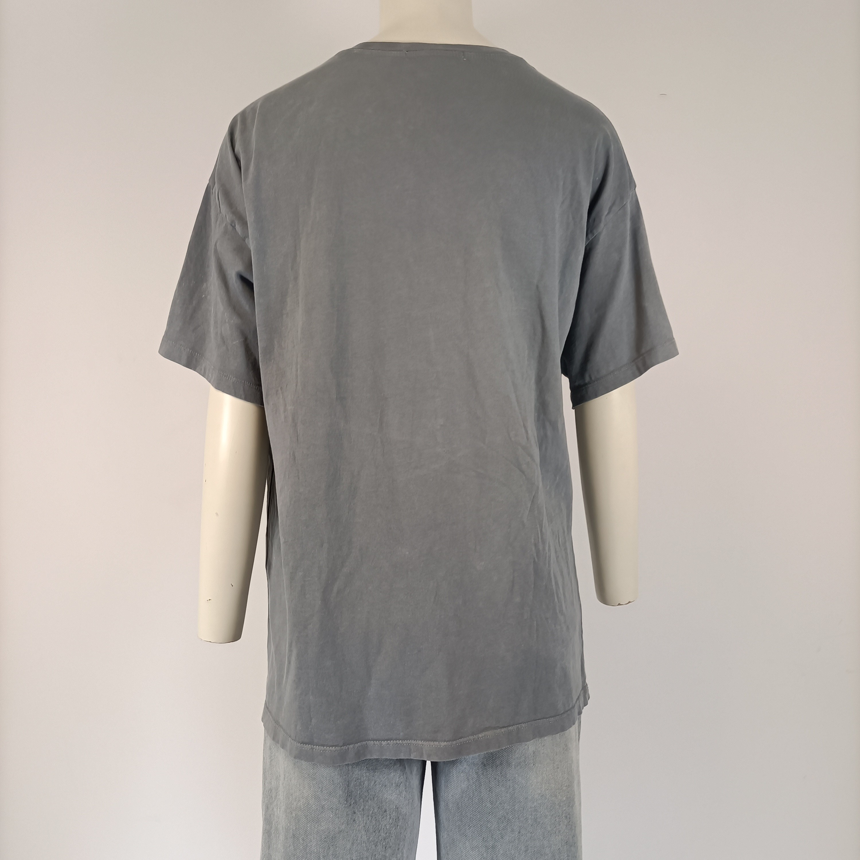 Voir photo 4 de T-shirt gris Pull&Bear oversize imprimé visage botanique manches courtes taille M T-shirt gris Pull&Bear oversize imprimé visage botanique manches courtes taille M Parfait état reconditionné photo 4