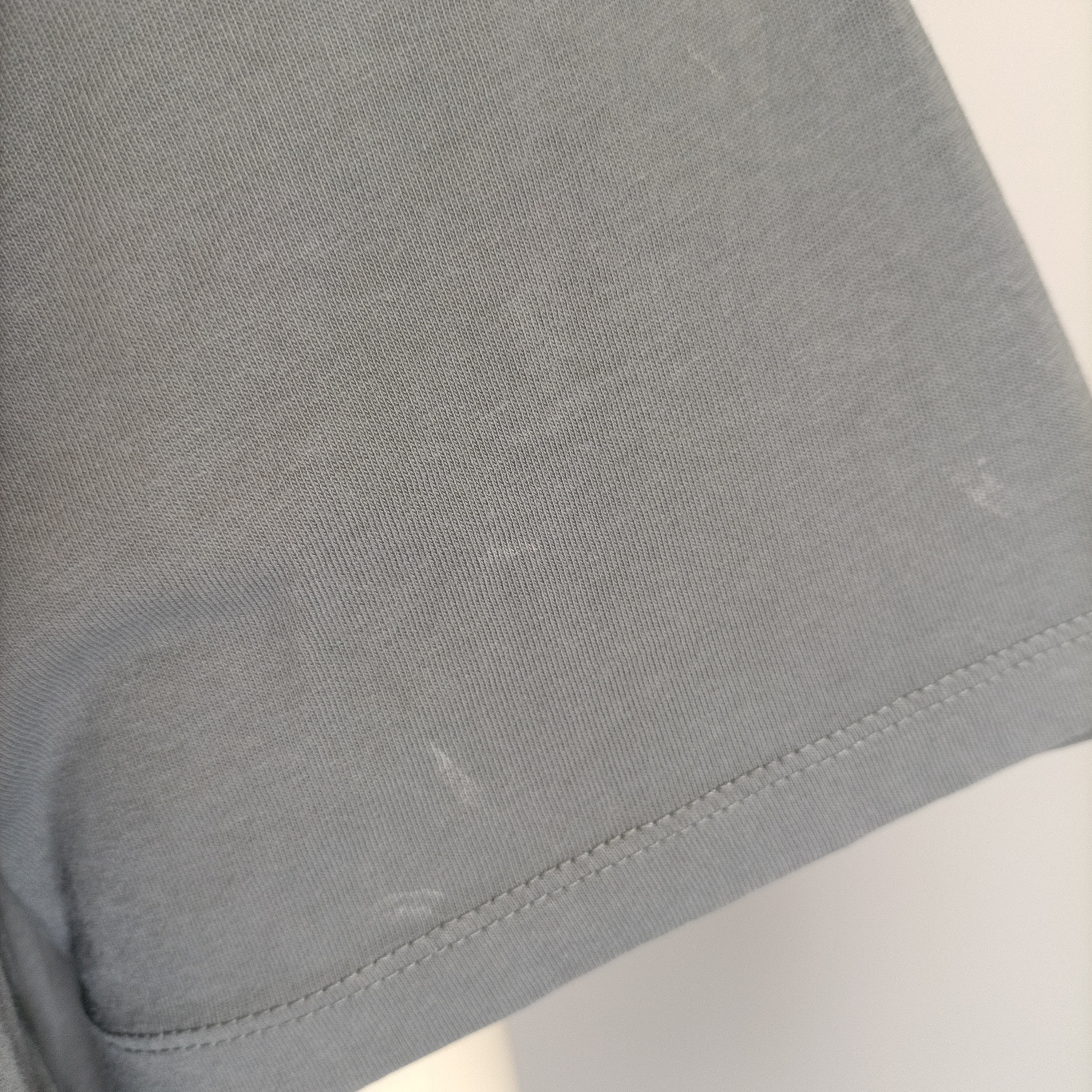 Voir photo 7 de T-shirt gris Pull&Bear oversize imprimé visage botanique manches courtes taille M T-shirt gris Pull&Bear oversize imprimé visage botanique manches courtes taille M Parfait état reconditionné photo 7