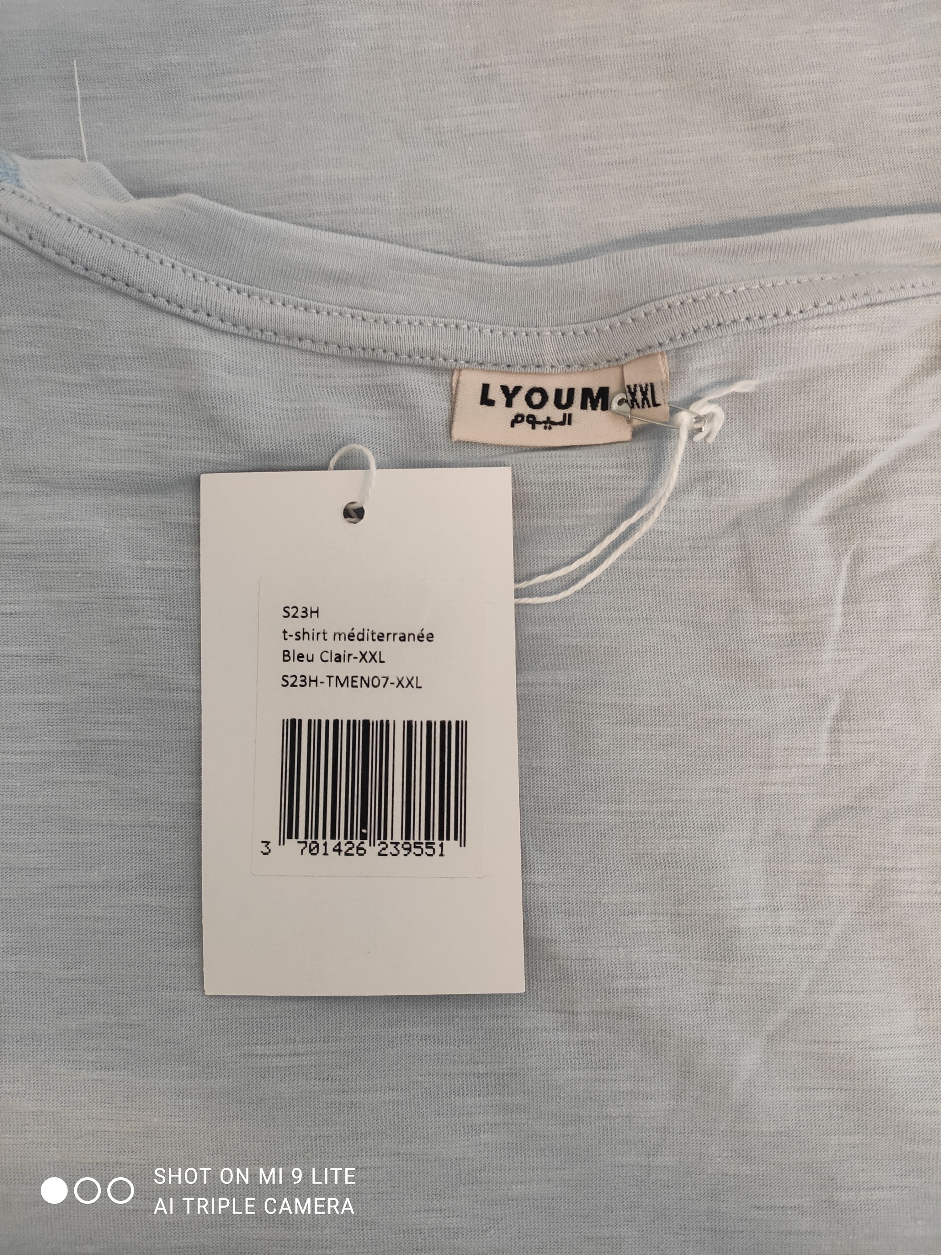 Voir photo 4 de T-shirt homme bleu clair calligraphie arabe "Méditerranée" – LYOUM – Taille XXL (Neuf) T-shirt homme bleu clair calligraphie arabe "Méditerranée" – LYOUM – Taille XXL (Neuf) Parfait état reconditionné photo 4
