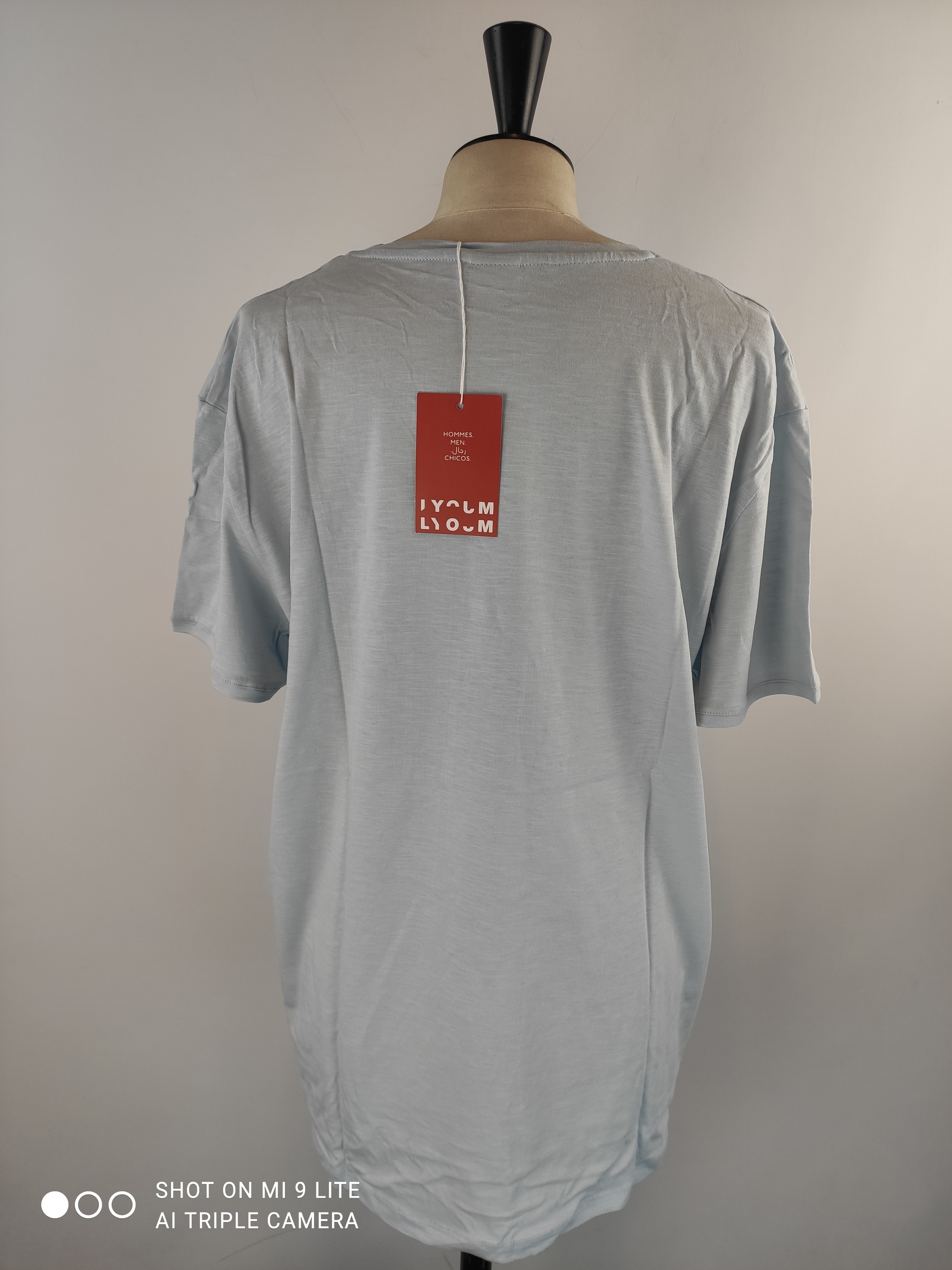 Voir photo 5 de T-shirt homme bleu clair calligraphie arabe "Méditerranée" – LYOUM – Taille XXL (Neuf) T-shirt homme bleu clair calligraphie arabe "Méditerranée" – LYOUM – Taille XXL (Neuf) Parfait état reconditionné photo 5
