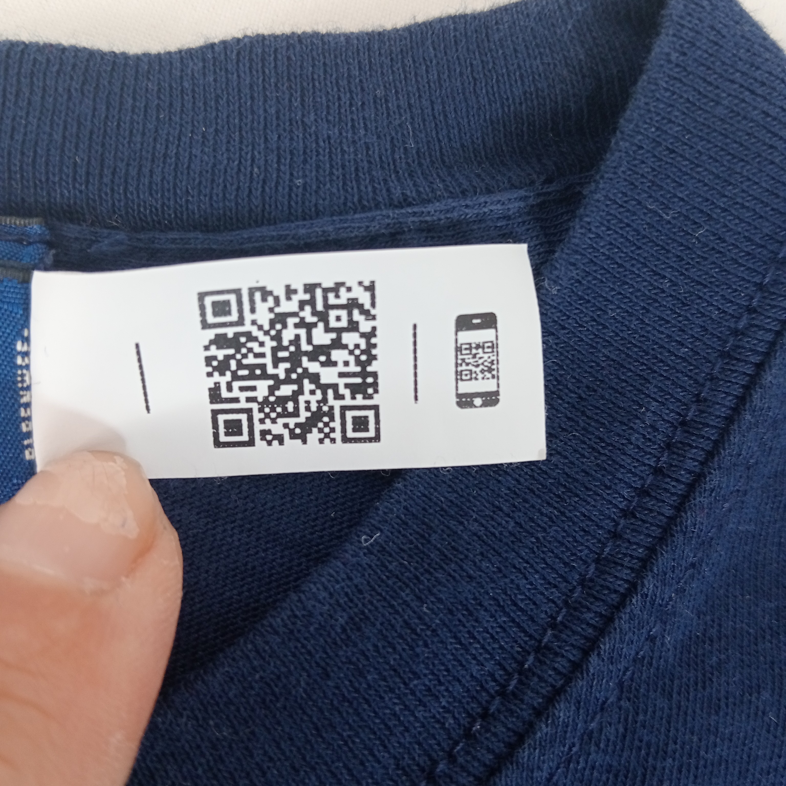 Voir photo 6 de T shirt - homme - marque Ralph Lauren - manches courtes - couleur bleu marine - taille S (38) T shirt - homme - marque Ralph Lauren - manches courtes - couleur bleu marine - taille S (38) Très bon état reconditionné photo 6