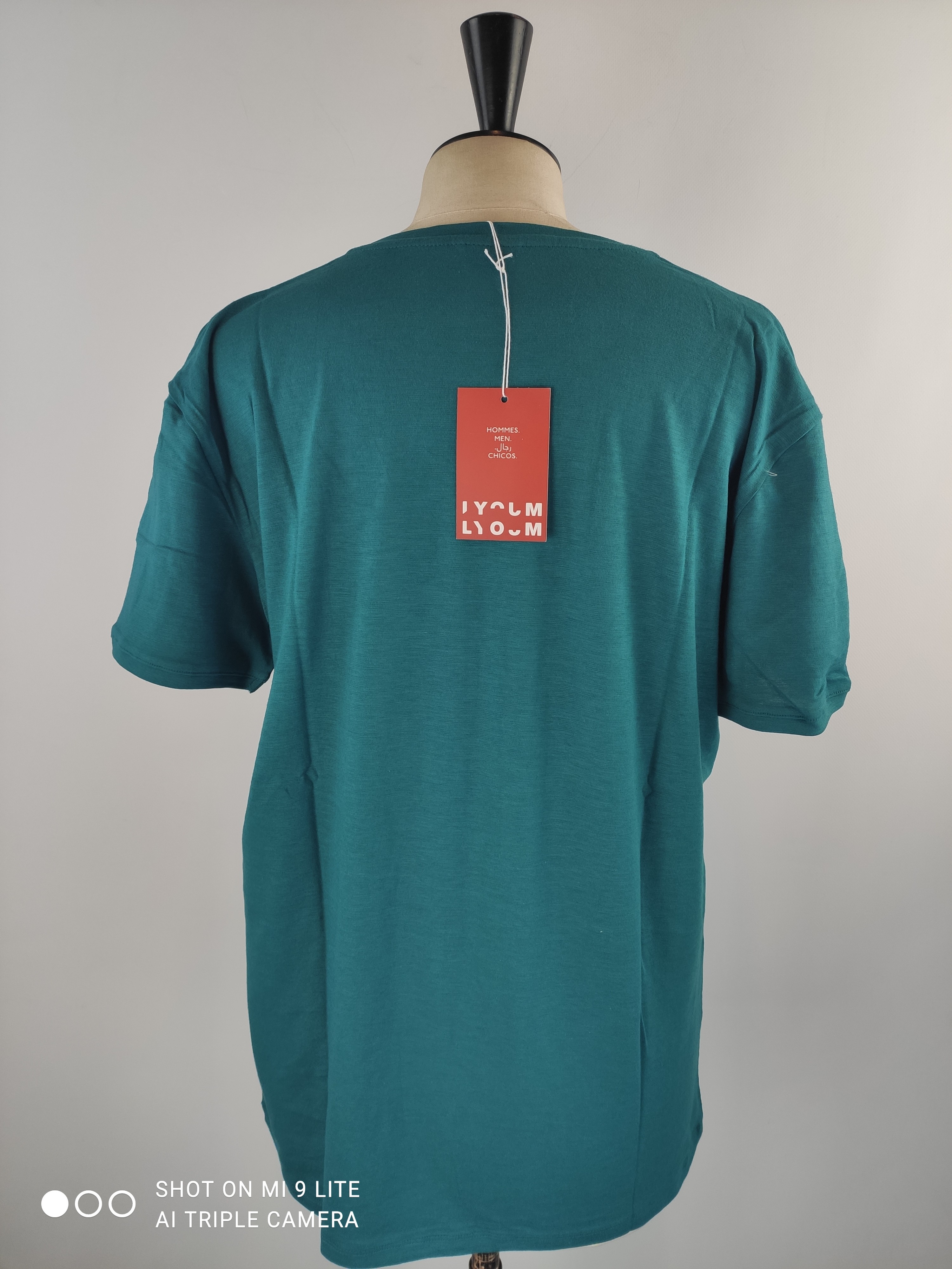 Voir photo 3 de T-shirt homme vert émeraude calligraphie arabe "chéri" – LYOUM – Taille S (Neuf) T-shirt homme vert émeraude calligraphie arabe "chéri" – LYOUM – Taille S (Neuf) Parfait état reconditionné photo 3