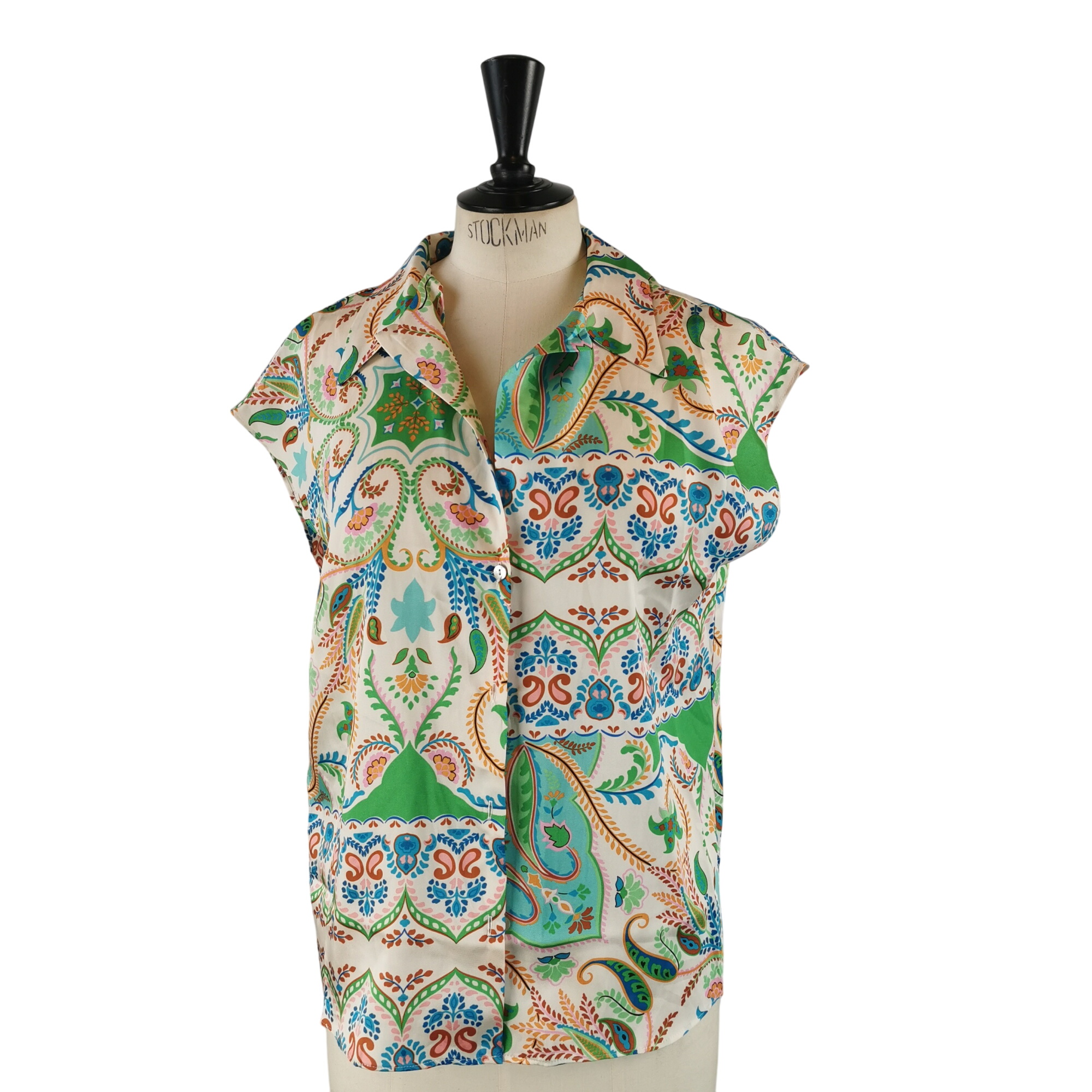 Acheter T-shirt MANGO TS Parfait état - 11,00 € T-shirt MANGO TS Parfait état reconditionné disponible sur Label Emmaüs