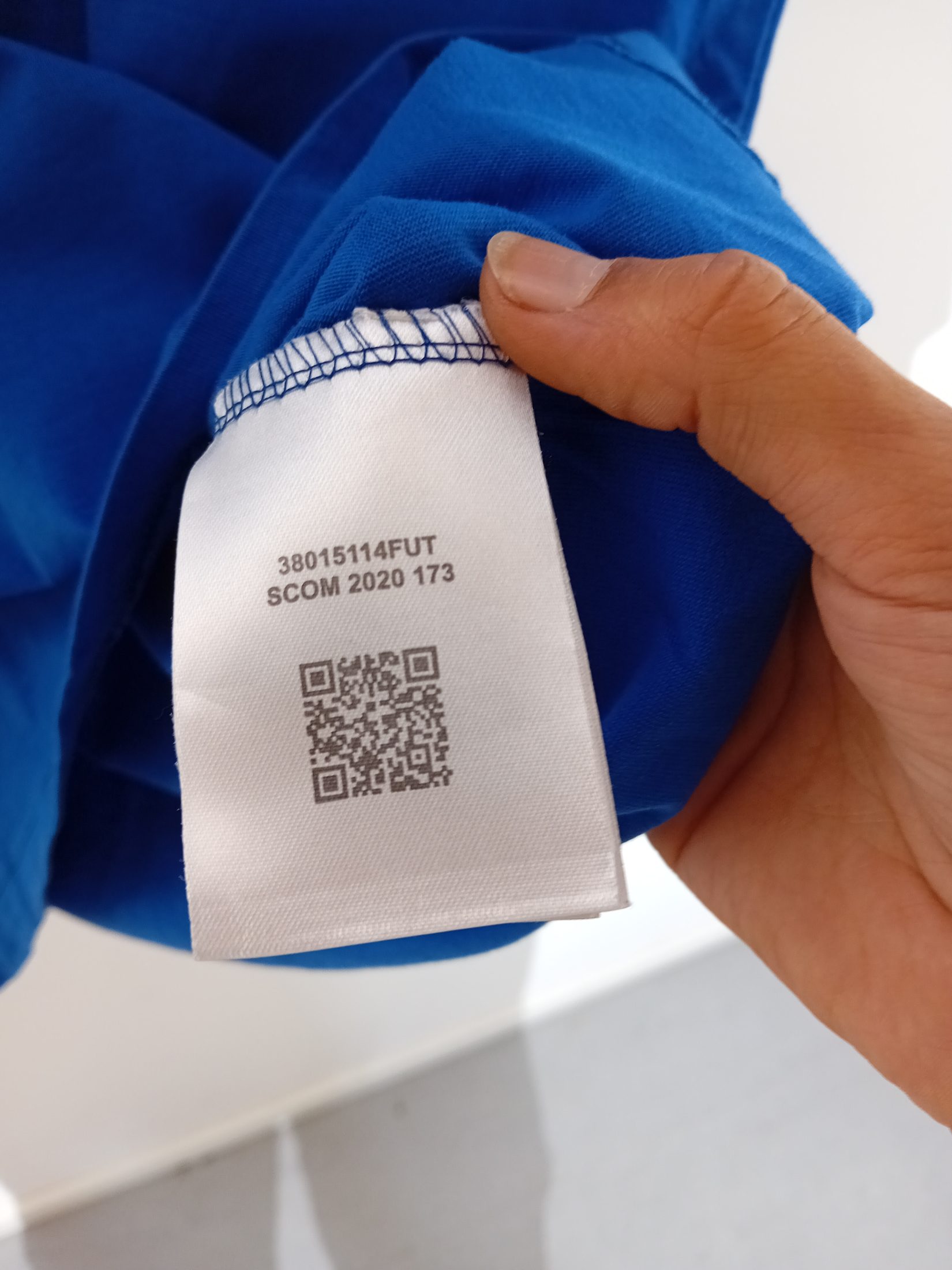Voir photo 4 de T-shirt Moncler Grenoble Bleu Logo Blanc S (T5908) T-shirt Moncler Grenoble Bleu Logo Blanc S (T5908) Très bon état reconditionné photo 4