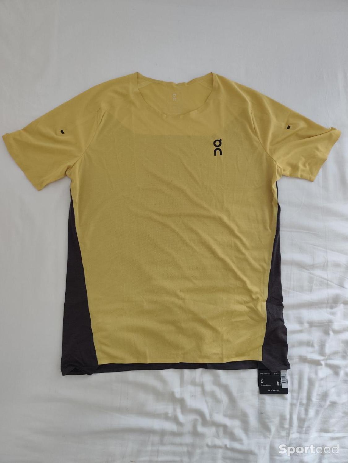 T-shirt ON Parfait état reconditionné disponible sur Sporteed