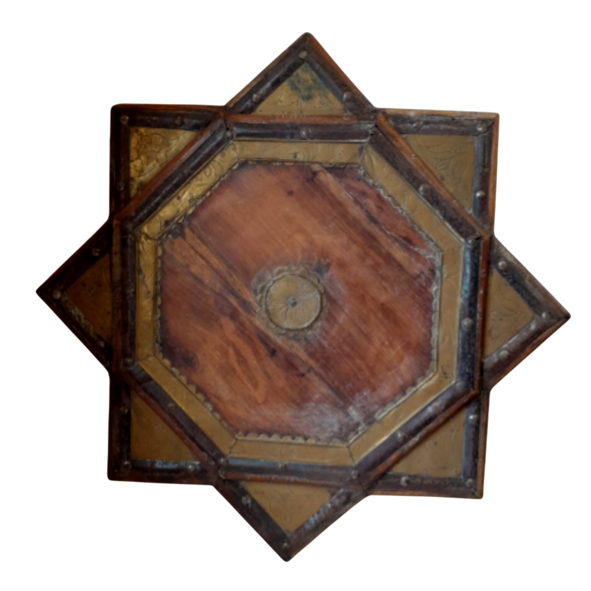 Table basse bois et laiton, style indien Bon état - 82,50 € Table basse bois et laiton, style indien Bon état reconditionné disponible sur Label Emmaüs
