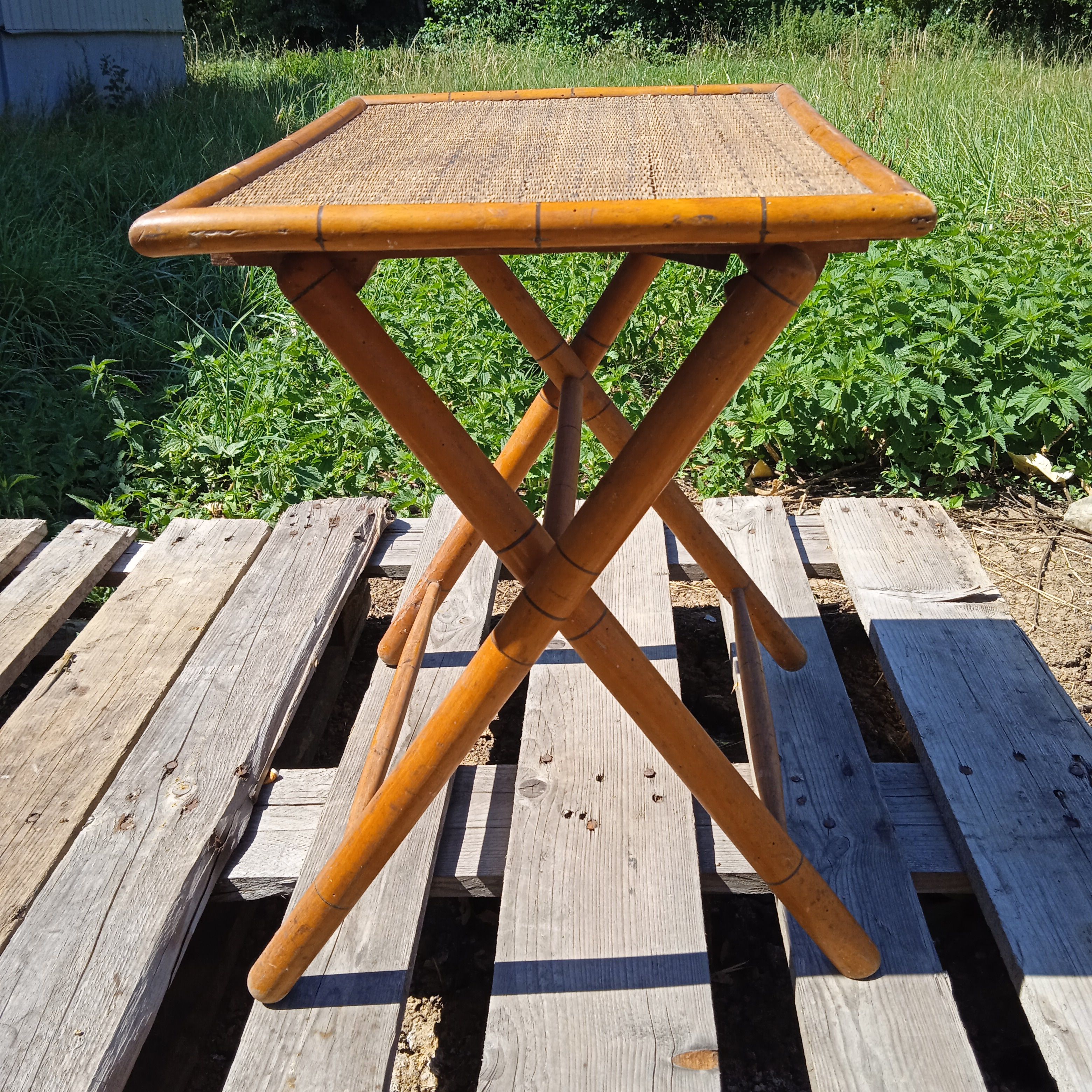 Voir photo 3 de Table Basse d'appoint Pliante imitation Bambou Table Basse d'appoint Pliante imitation Bambou État correct reconditionné photo 3