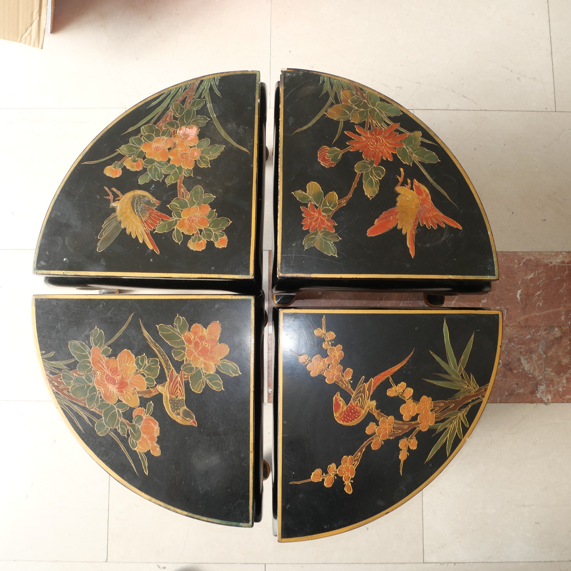 Voir photo 10 de Table basse gigogne ronde d'inspiration asiatique en bois laqué noir Table basse gigogne ronde d'inspiration asiatique en bois laqué noir Bon état reconditionné photo 10