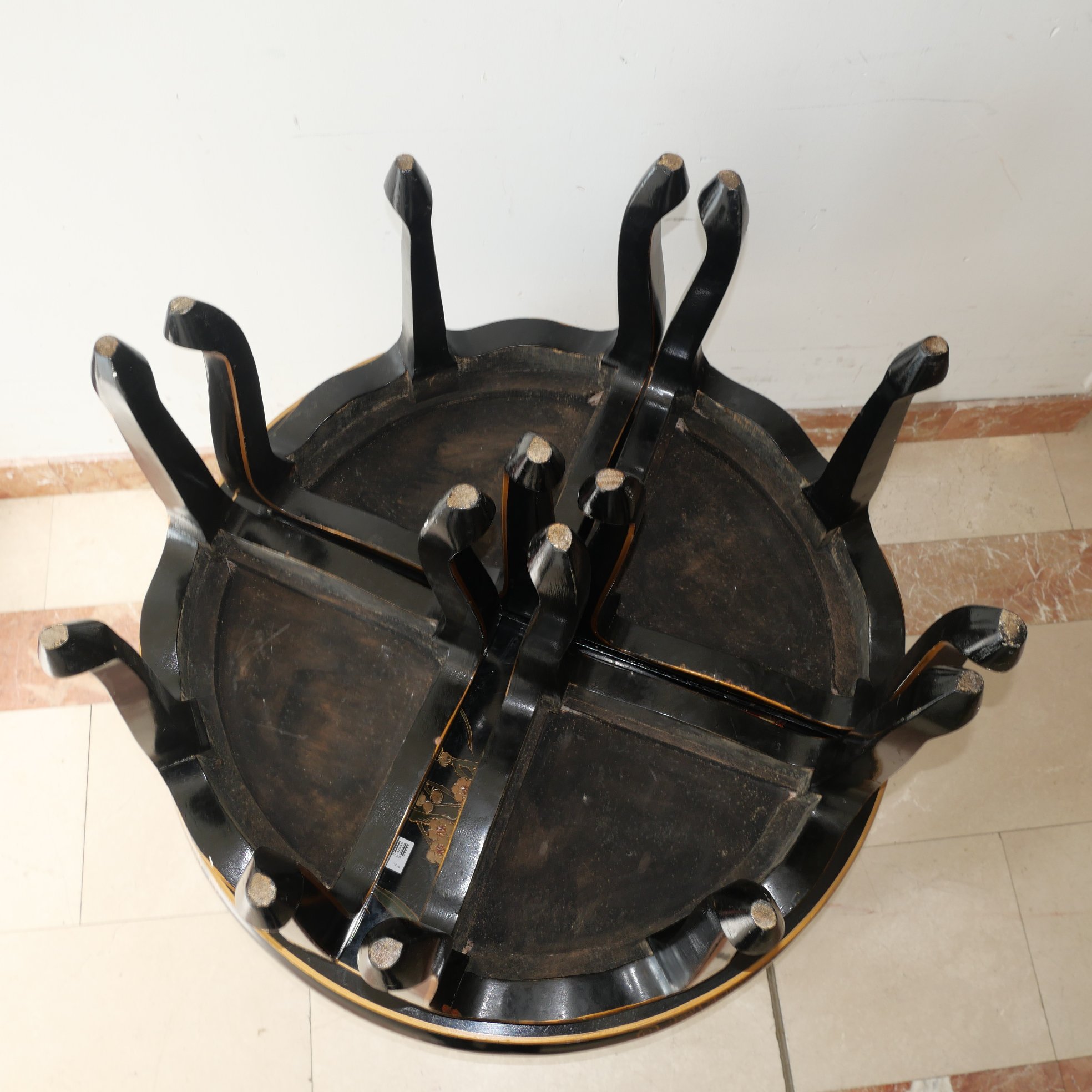 Voir photo 8 de Table basse gigogne ronde d'inspiration asiatique en bois laqué noir Table basse gigogne ronde d'inspiration asiatique en bois laqué noir Bon état reconditionné photo 8