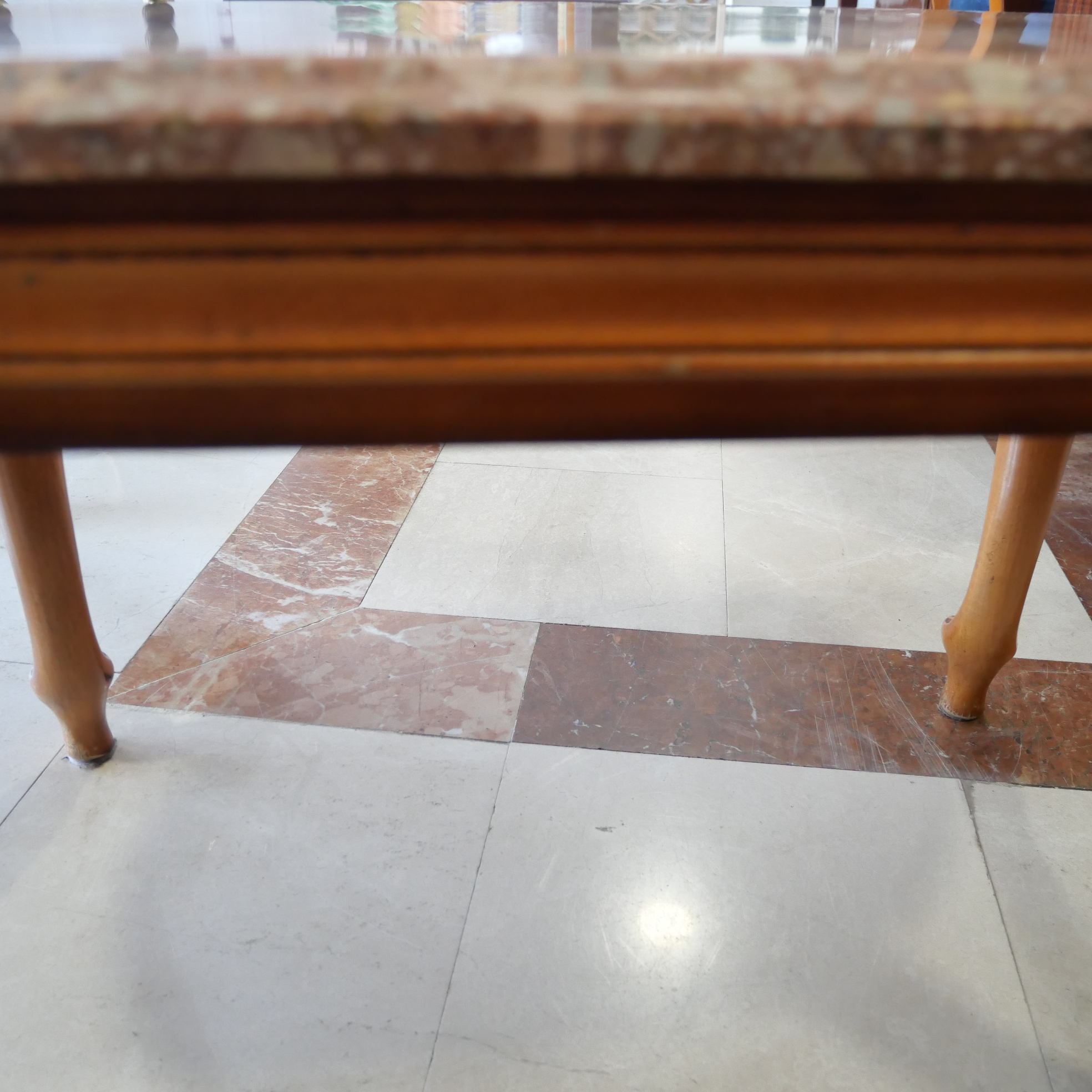 Voir photo 5 de Table basse marbre type Brèche d'Alep Table basse marbre type Brèche d'Alep reconditionné photo 5