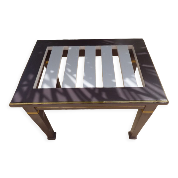 Table basse ou bout de canapé de style avec ses baguettes en laiton TOTALEMENT Bon état reconditionné disponible sur Selency