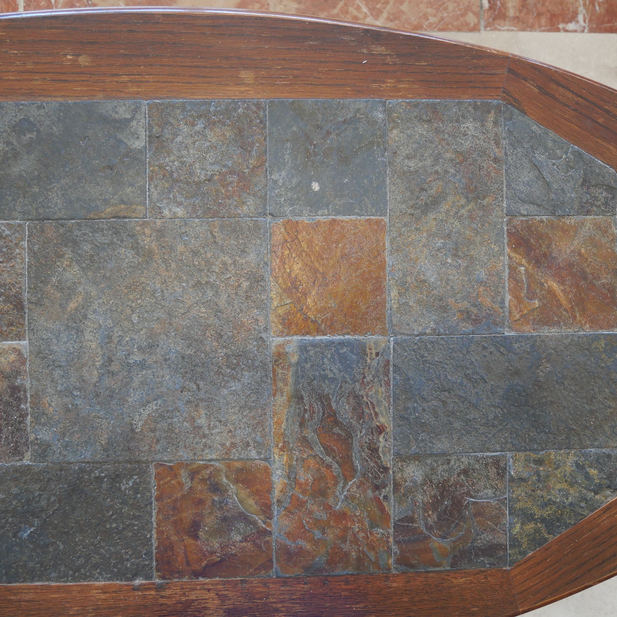 Voir photo 8 de Table basse ovale en bois et mosaïque d'ardoise / pierre Table basse ovale en bois et mosaïque d'ardoise / pierre Bon état reconditionné photo 8