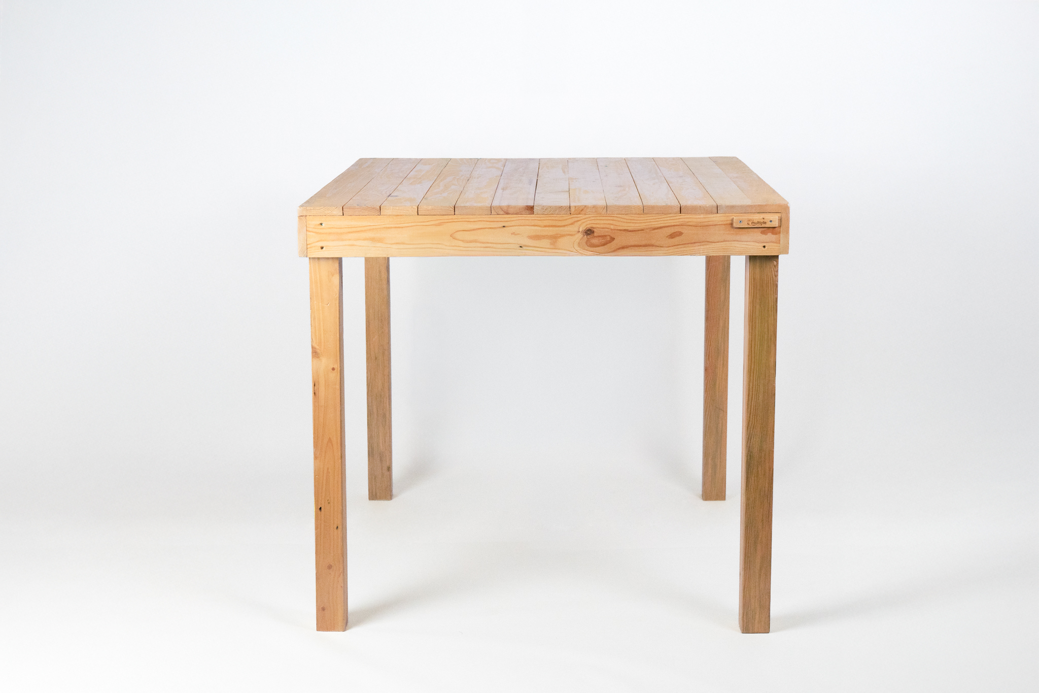 Voir photo 2 de Table carrée en bois recyclé Table carrée en bois recyclé Parfait état reconditionné photo 2