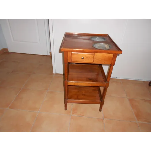 Table d'appoint avec trois plateaux et un tiroir .. Bon état reconditionné disponible sur Rakuten