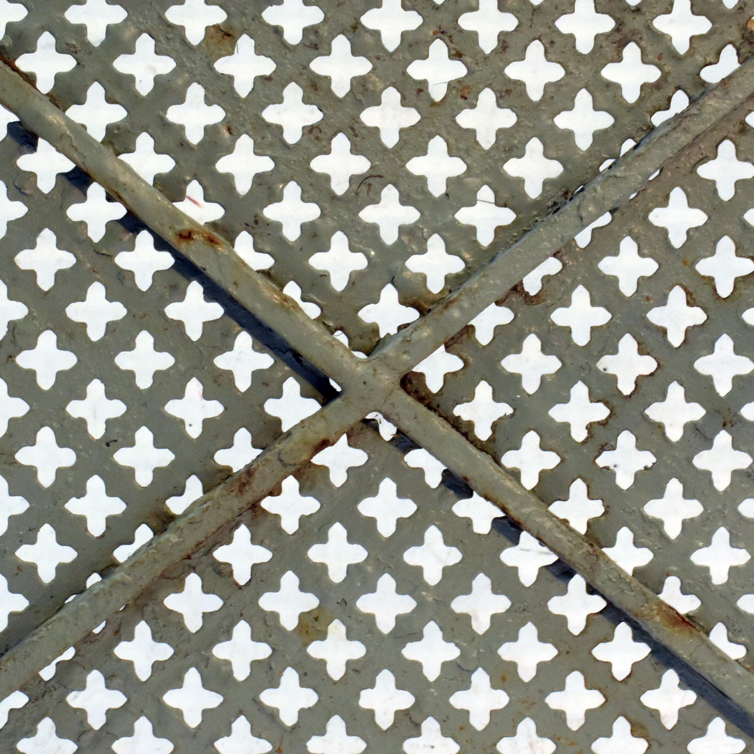 Voir photo 12 de Table d'Appoint - Tôle Perforée - Esprit Mathieu Mategot Table d'Appoint - Tôle Perforée - Esprit Mathieu Mategot Bon état reconditionné photo 12