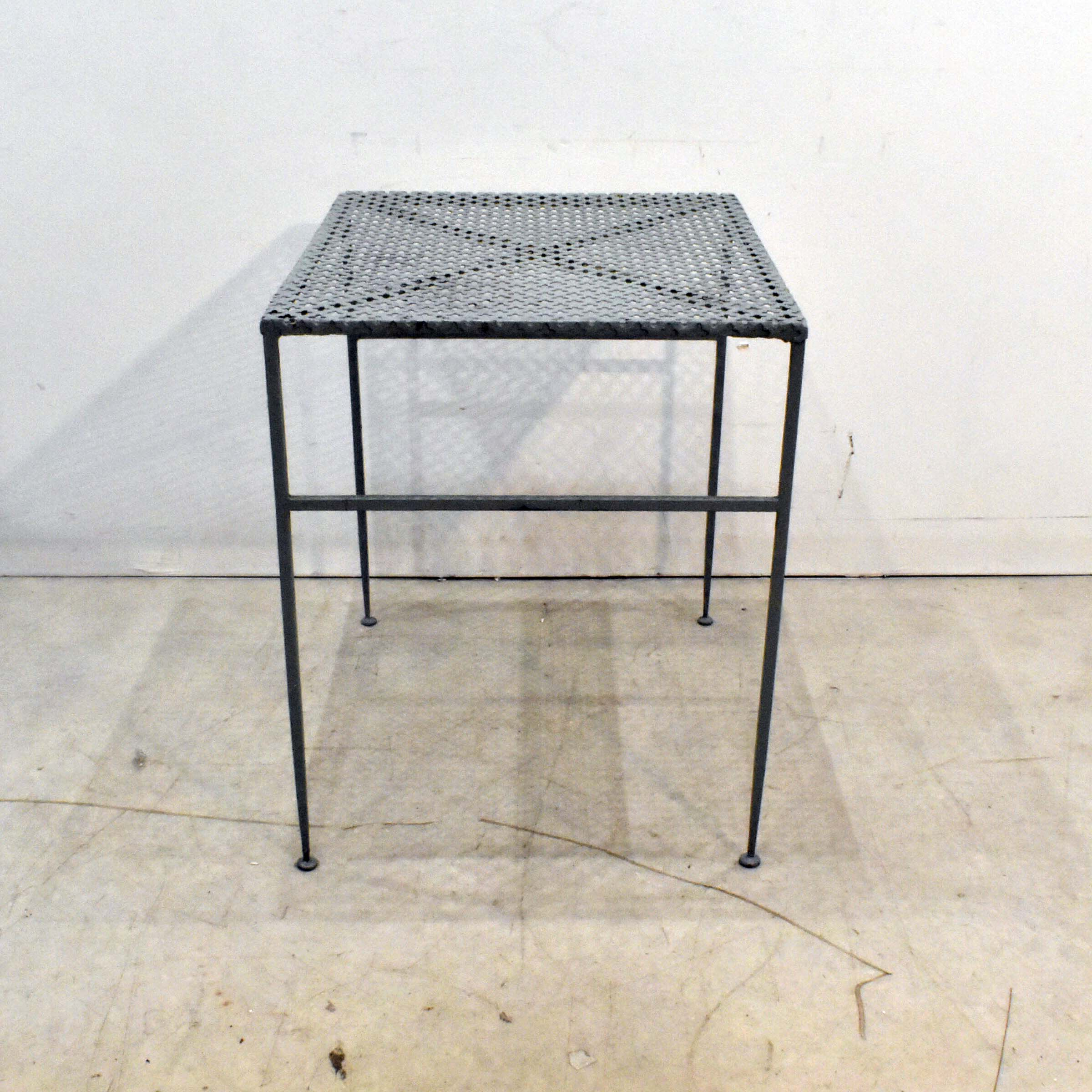 Voir photo 8 de Table d'Appoint - Tôle Perforée - Esprit Mathieu Mategot Table d'Appoint - Tôle Perforée - Esprit Mathieu Mategot Bon état reconditionné photo 8