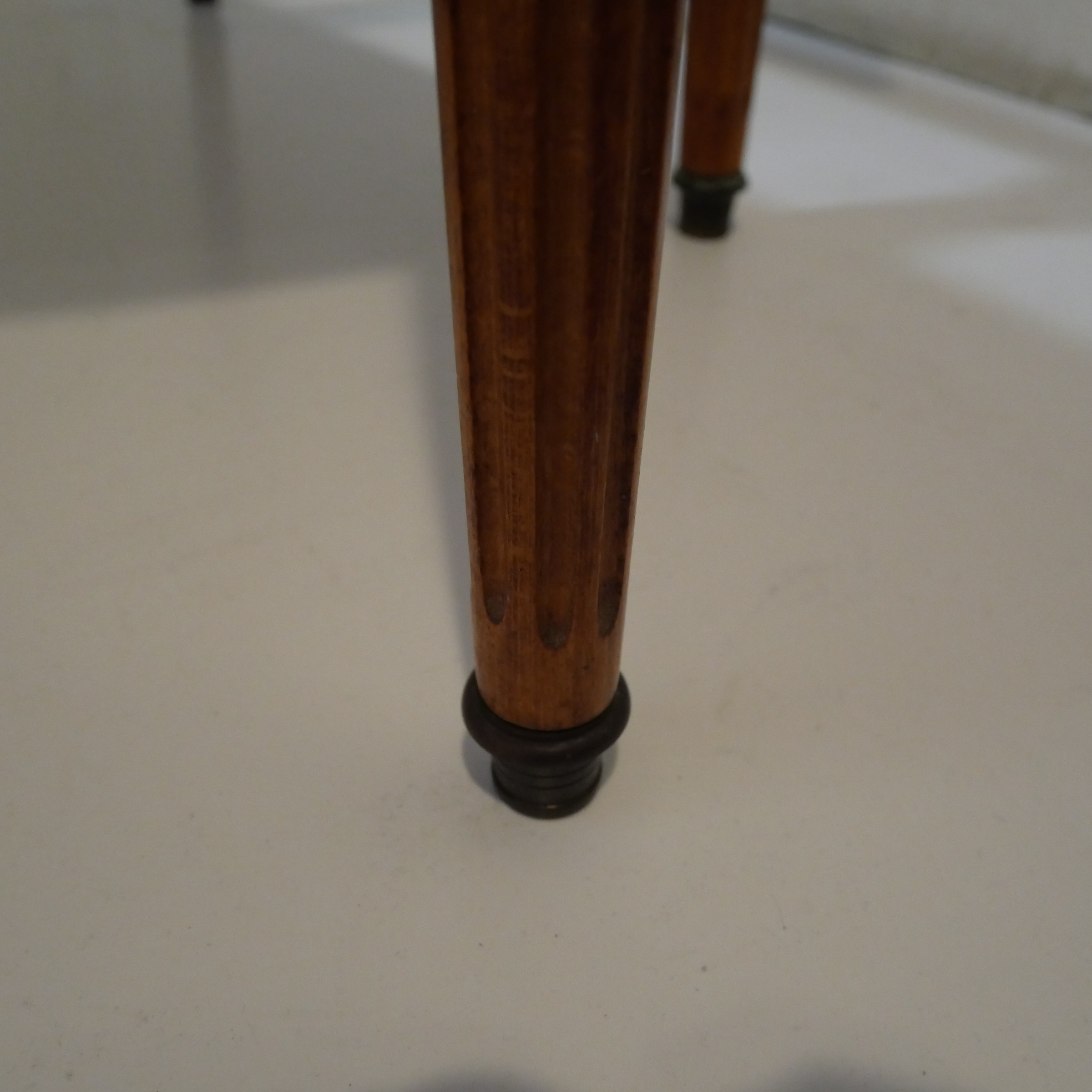 Voir photo 10 de Table demi-lune style Louis XVI transformable en table ronde Table demi-lune style Louis XVI transformable en table ronde Bon état reconditionné photo 10