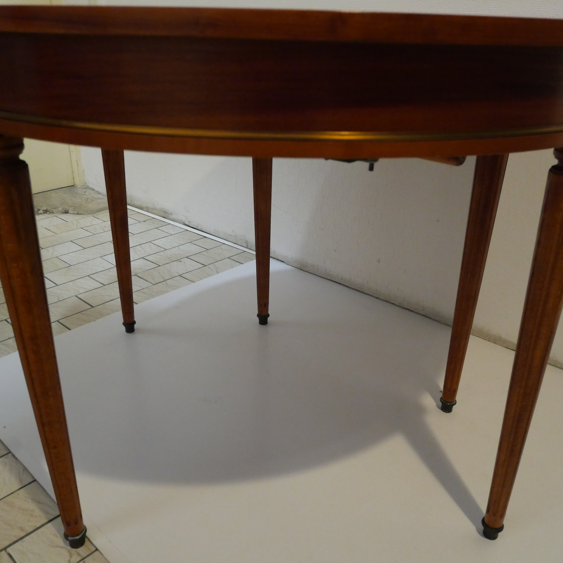 Voir photo 6 de Table demi-lune style Louis XVI transformable en table ronde Table demi-lune style Louis XVI transformable en table ronde Bon état reconditionné photo 6
