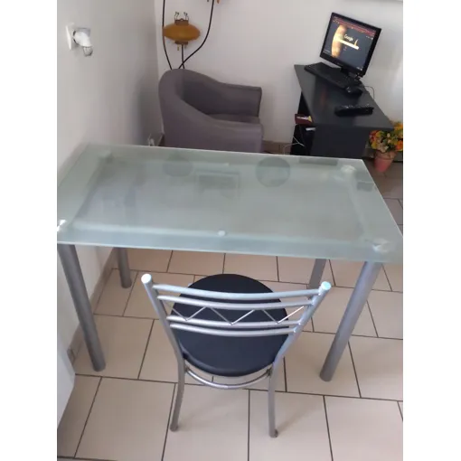 Table En Verre Avec Une Chaise Bon état reconditionné disponible sur Rakuten