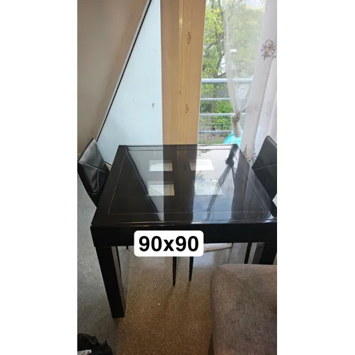 Table en verre trempé de couleur noire Bon état reconditionné disponible sur Rakuten