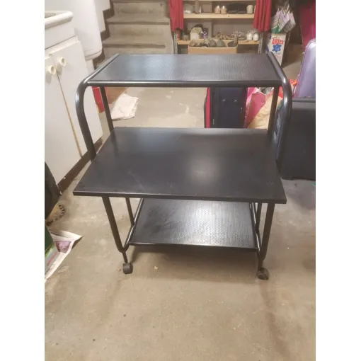 Table ordinateur noire, en métal, avec roulettes Bon état reconditionné disponible sur Rakuten