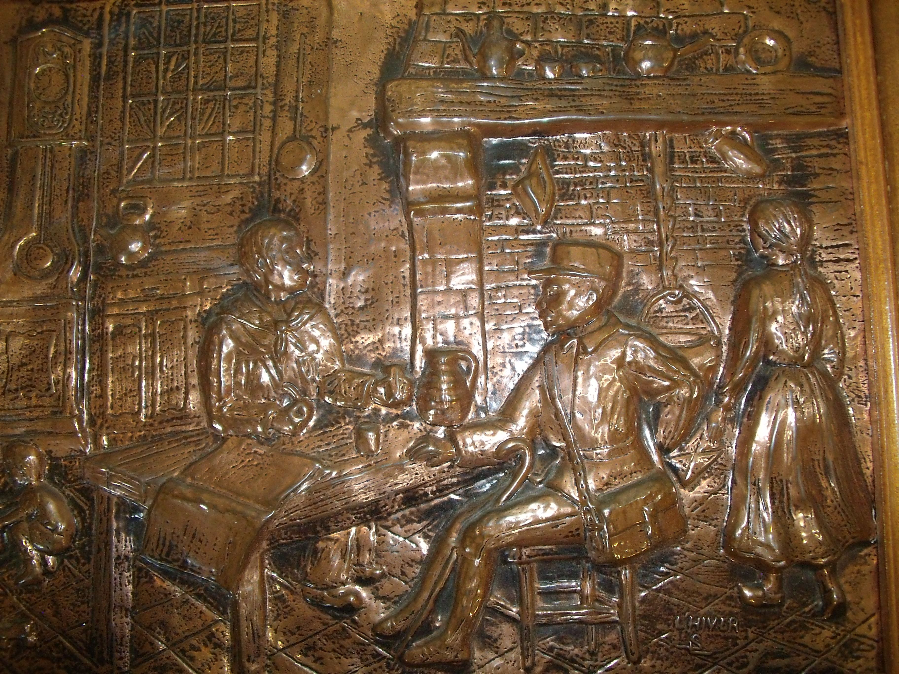 Voir photo 2 de Tableau Bas relief "scène facteur" en cuivre Tableau Bas relief "scène facteur" en cuivre Bon état reconditionné photo 2