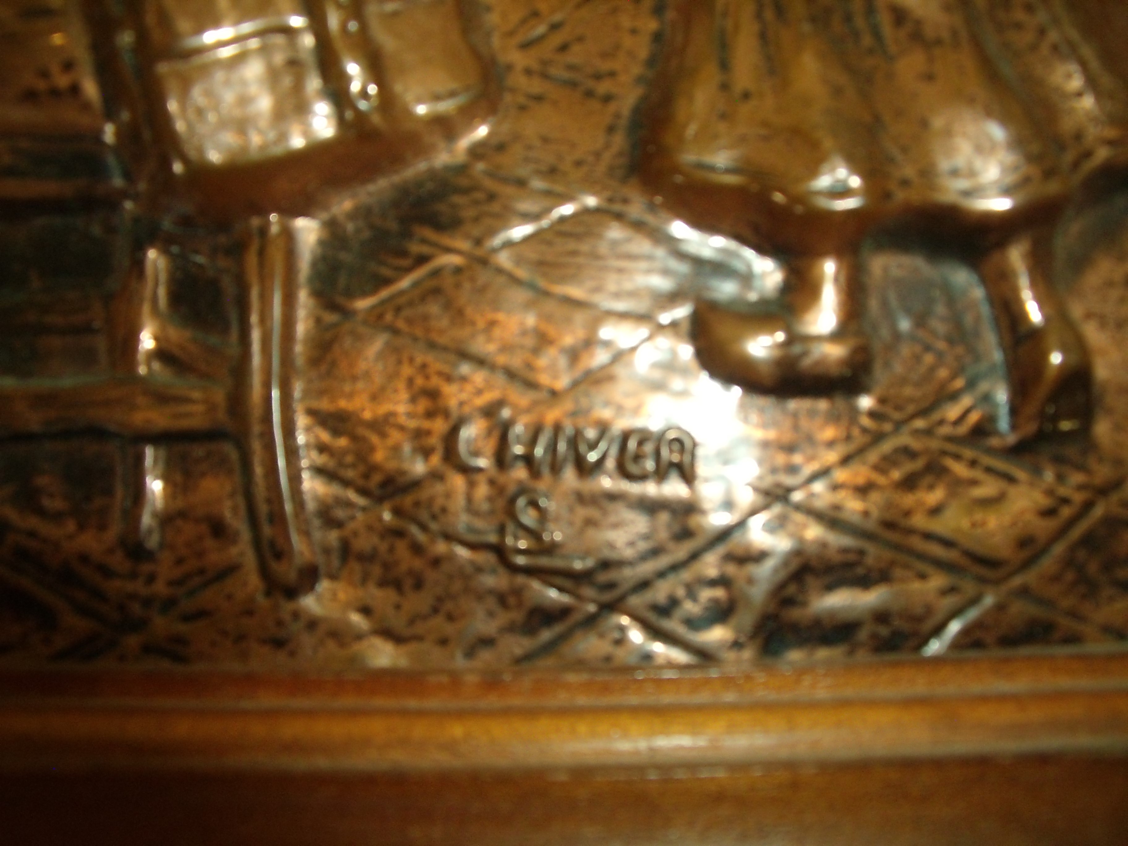 Voir photo 3 de Tableau Bas relief "scène facteur" en cuivre Tableau Bas relief "scène facteur" en cuivre Bon état reconditionné photo 3