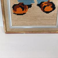 Voir photo 3 de Tableau brodé point de croix – enfant casquette orange – cadre doré vintage 52 x 22 cm Tableau brodé point de croix – enfant casquette orange – cadre doré vintage 52 x 22 cm reconditionné photo 3