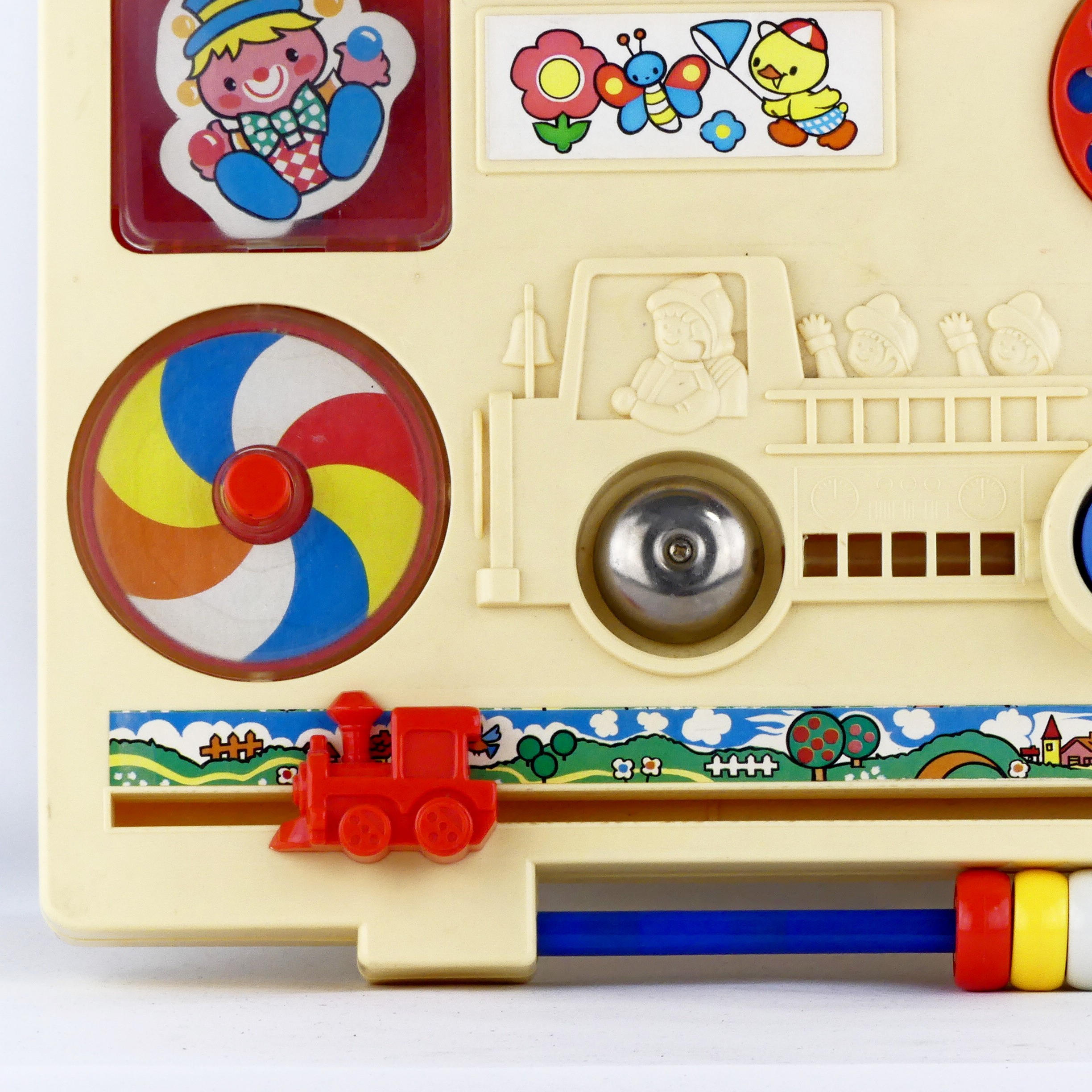 Voir photo 4 de Tableau d'éveil et d'activité vintage style Fisher Price Tableau d'éveil et d'activité vintage style Fisher Price Bon état reconditionné photo 4
