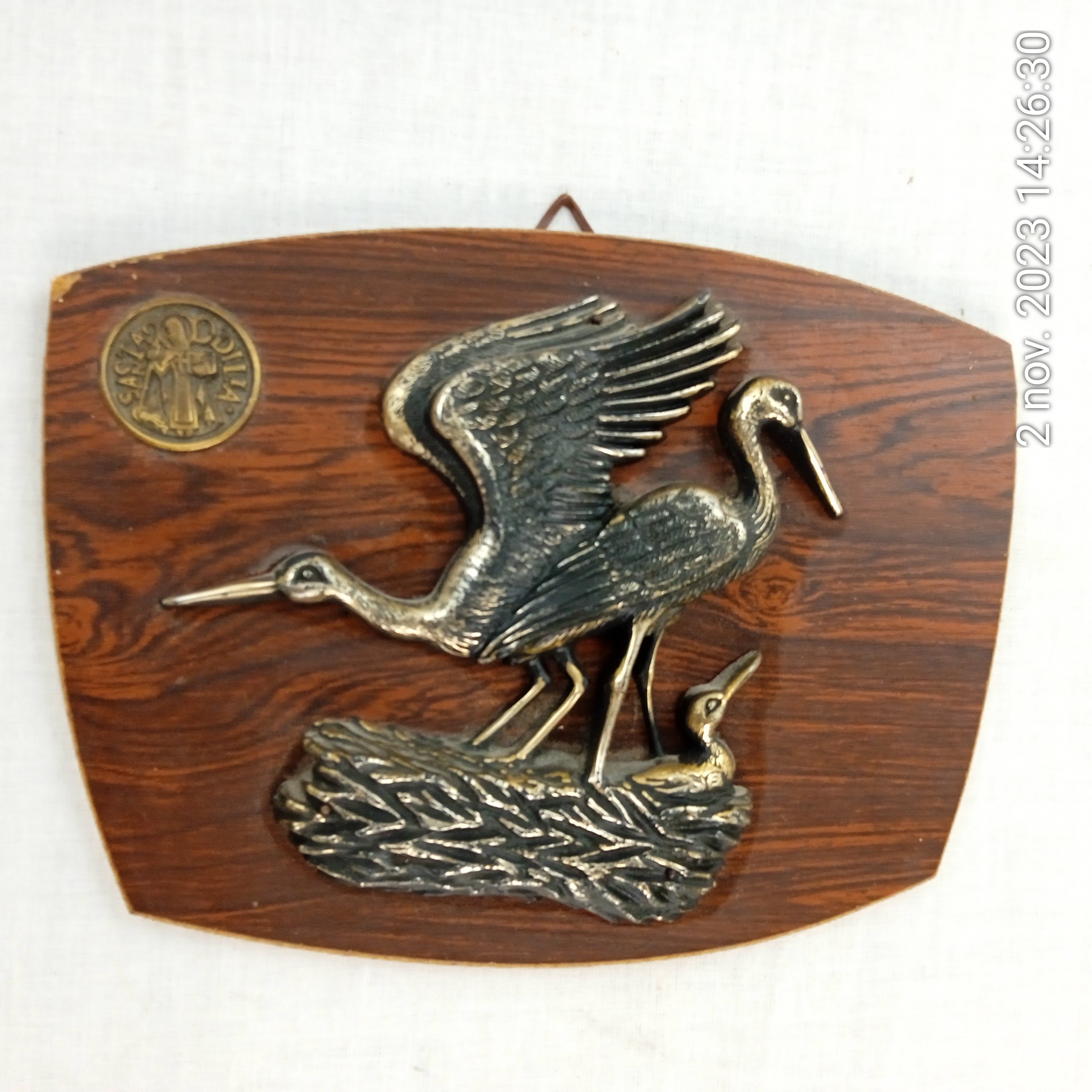Acheter Tableau-panneau Famille de cigognes en formica années 70 Bon état - 10,00 € Tableau-panneau Famille de cigognes en formica années 70 Bon état reconditionné disponible sur Label Emmaüs